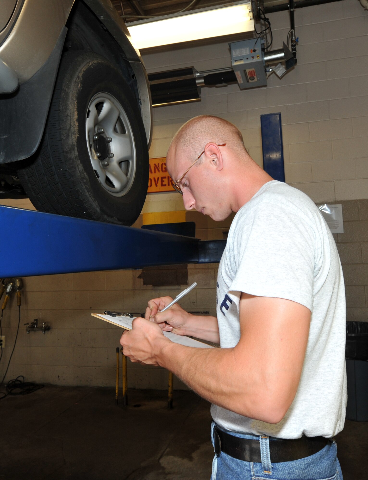 Staff Sgt. Zachary Wymore, 19th Logistics Readiness Squadron vehicle maintenance, conducts a 25-point checklist June 7 used during a vehicle courtesy inspection at Little Rock Air Force Base. The 19th LRS vehicle maintenance flight and the 19th Force Support Squadron Auto Skills Center hosted a free 25-point vehicle inspection to identify safety and mechanical discrepancies to Team Little Rock members.  (U.S. Air Force photo by Senior Airman Chris Willis)