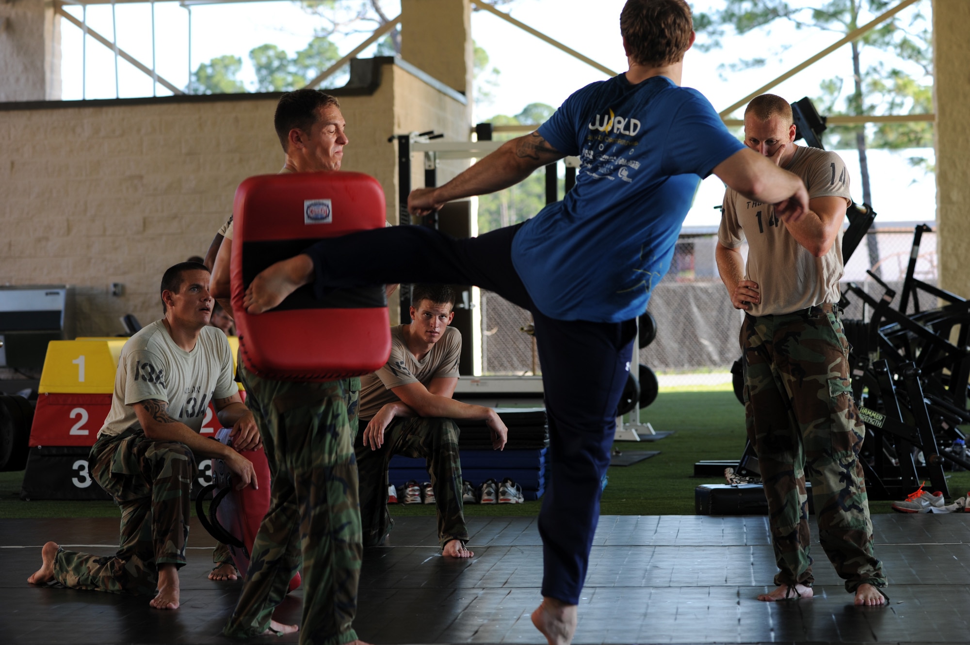 Airmen from the Special Tactics Training Squadron receive a combative class taught by Ultimate Fighting Championship Middleweight Alan Belcher June 8, 2010, at Hurlburt Field, Fla. (U.S. Air Force photo/Staff Sgt. Desiree N. Palacios) 