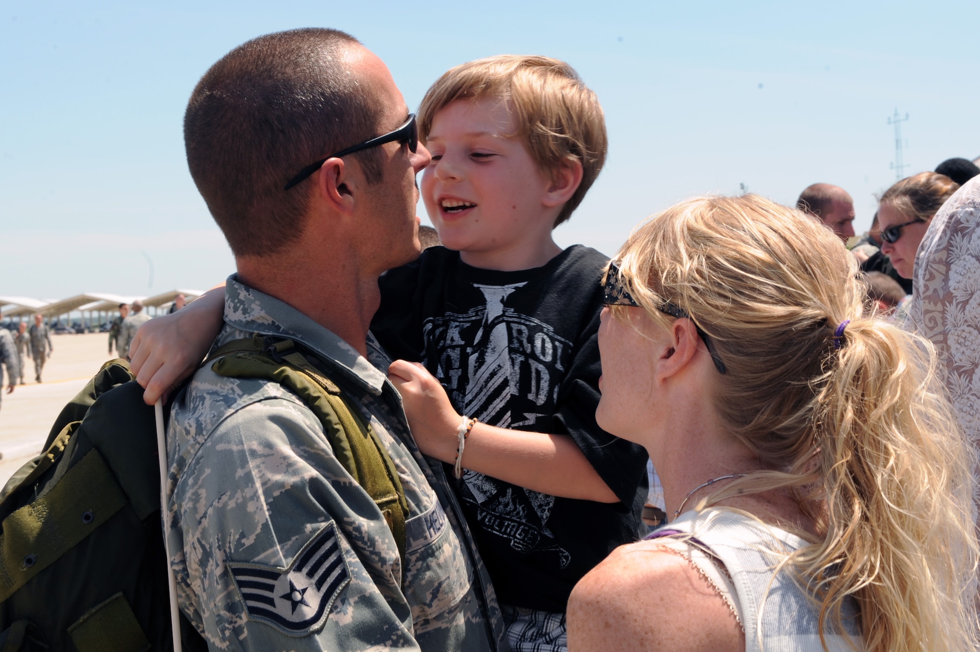 WHITEMAN AIR FORCE BASE, Mo., -- Staff Sgt. Kyle Helton, 509th Aircraft Maintenance Squadron, embraces his wife and son, June 4, after returning from a four-month deployment to Andersen AFB, Guam. More than 200 Airmen deployed in support of the B-2 Spirit's continuing bomber presence in the Pacific.
(U.S. Air Force photo/Staff Sgt. Jason Huddleston)

