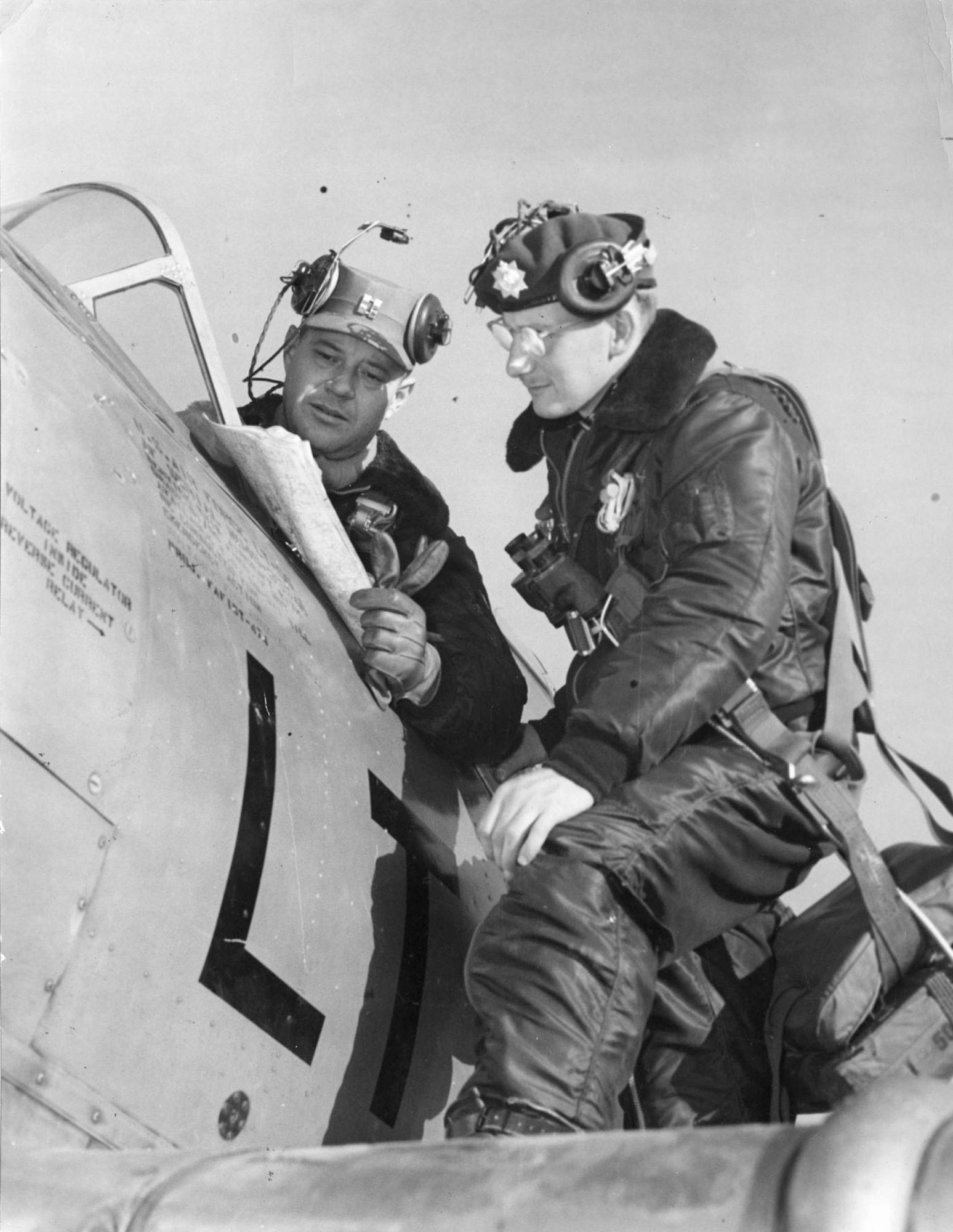 Troops from several UN allies flew as observers in USAF “Mosquito” forward air control aircraft, like this Royal Canadian Regiment soldier on the right. (U.S. Air Force photo)