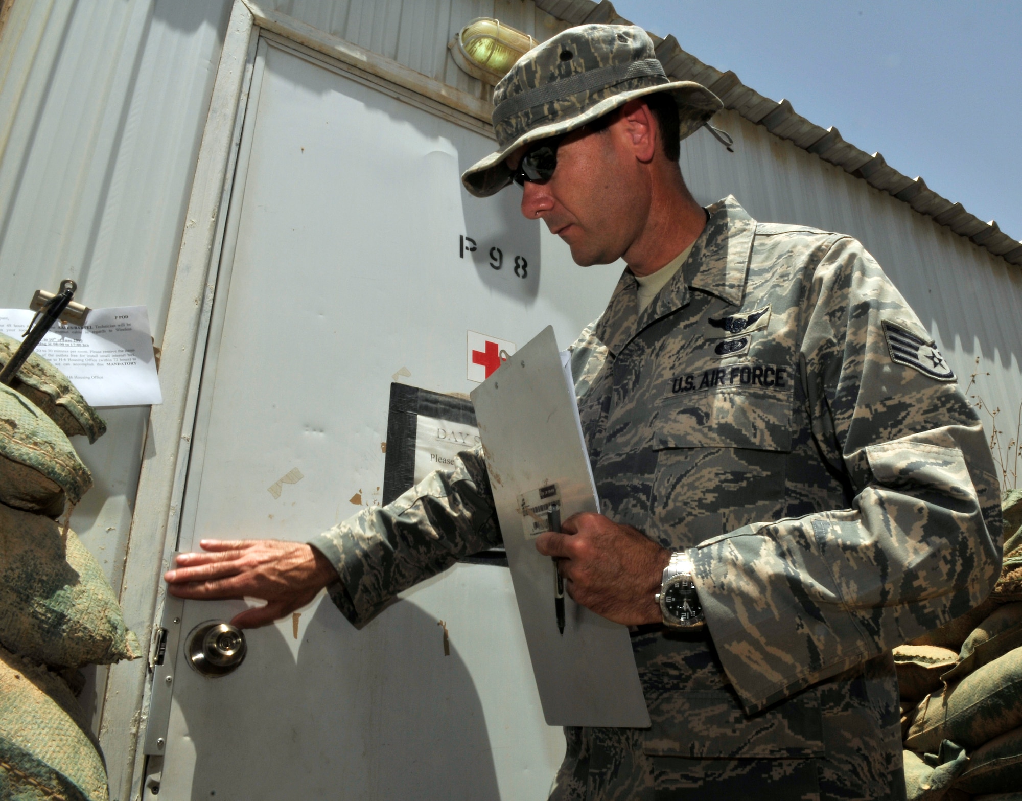 Staff Sergeant William Kelly, 332nd Expeditionary Force Support Squadron lodging NCO in-charge, examines a doorjamb for proper clearance June 4, 2010 in the H6 housing complex at Joint Base Balad, Iraq. Sergeant Kelly is deployed from March Reserve Air Base, Calif.  (U.S. Air Force photo\ Staff Sgt. Phillip Butterfield)