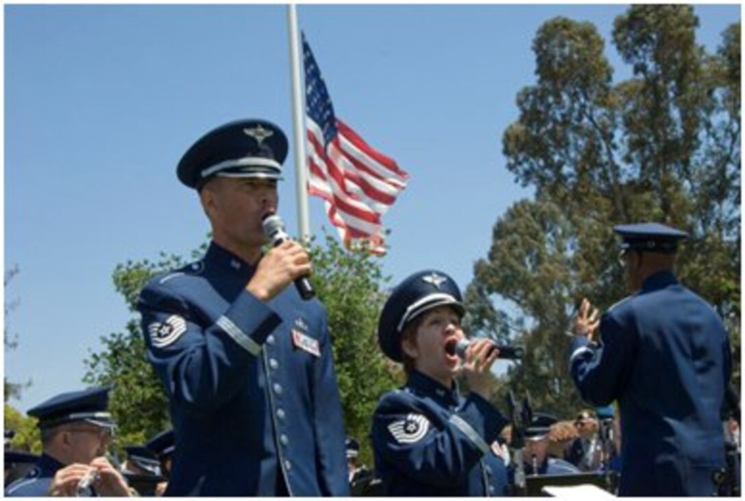 TSgt Dan Plaster and TSgt Erin McPherson sing Memorial Day 2010