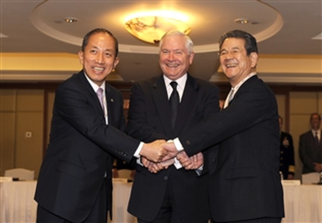 Korean Minister of Defense Kim Tae Young, Secretary of Defense Robert M. Gates and Japanese Minister of Defense Toshimi Kitazawa shake hands during a trilateral meeting at the 9th International Institute for Strategic Studies, The Shangri-La Dialogues, in Singapore on June 5, 2010.  