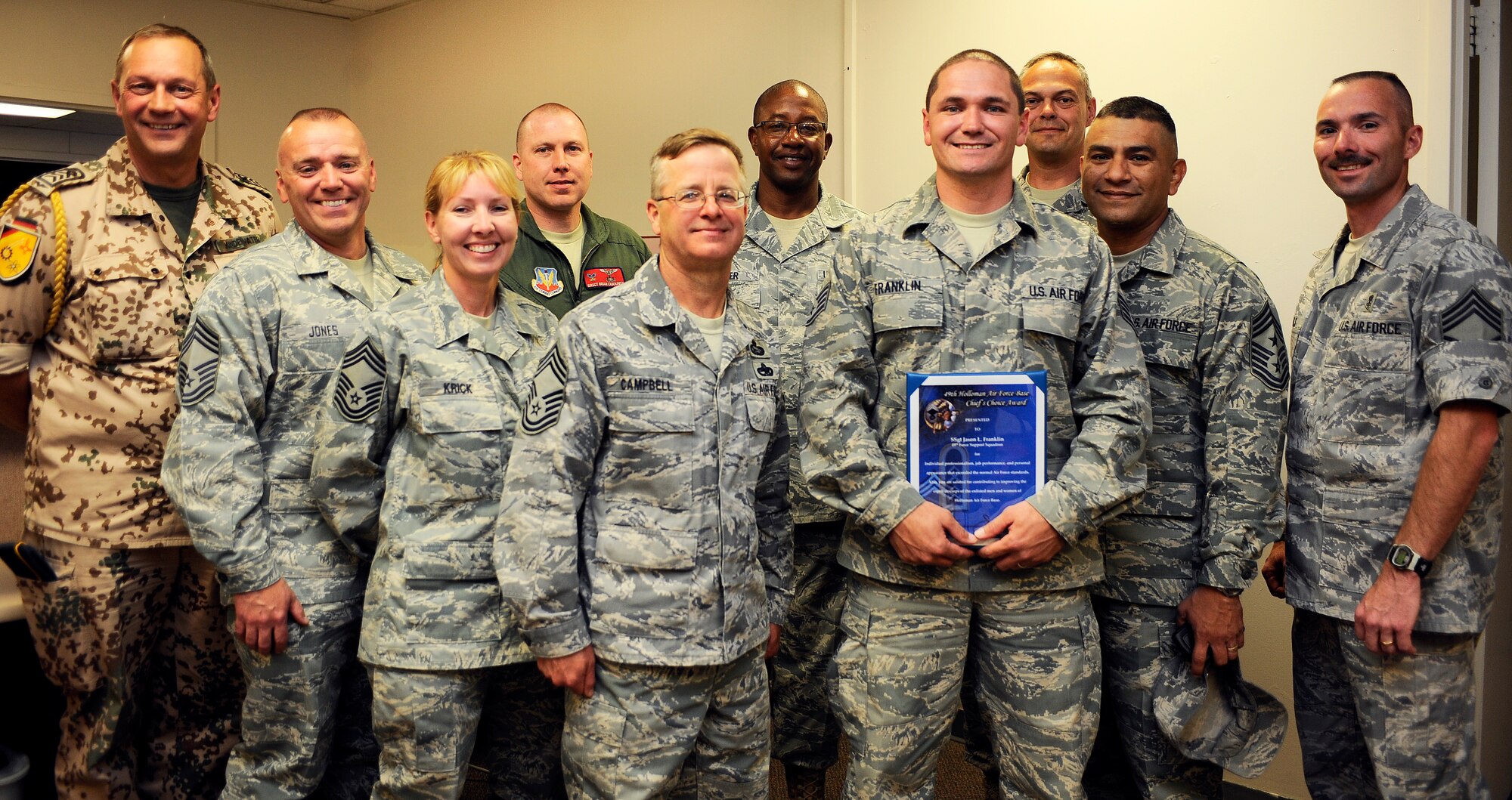HOLLOMAN AIR FORCE BASE, N.M. -- The Holloman Chiefs Group awarded April's Chief's Choice Award to Staff Sgt. Jason Franklin from the 49th Force Support Squadron. Chosen by Chief Master Sgt. Jimmy Sauls, Sergeant Franklin is the noncommissioned officer-in-charge of the 49th FSS Evaluations Flight. He is
recognized for his outstanding support to the 49th Fighter Wing as they
transition to a new electronic performance tracking system, his superb
customer service and for always having a professional image. (U.S. Air Force photo by Airman 1st Class Veronica Stamps / Released)