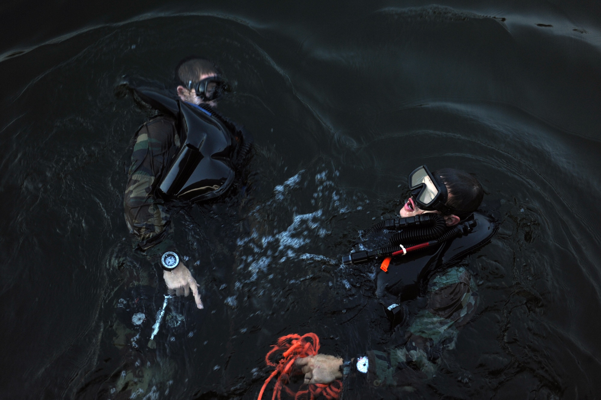 Airmen swim in pairs during an early morning dive during their combat dive course June 10, 2010, at Panama City Beach, Fla. The Airmen are combat controllers-in-training assigned to the 342nd Training Squadron Det. 2. (U.S. Air Force photo/Staff Sgt. Desiree N. Palacios) 