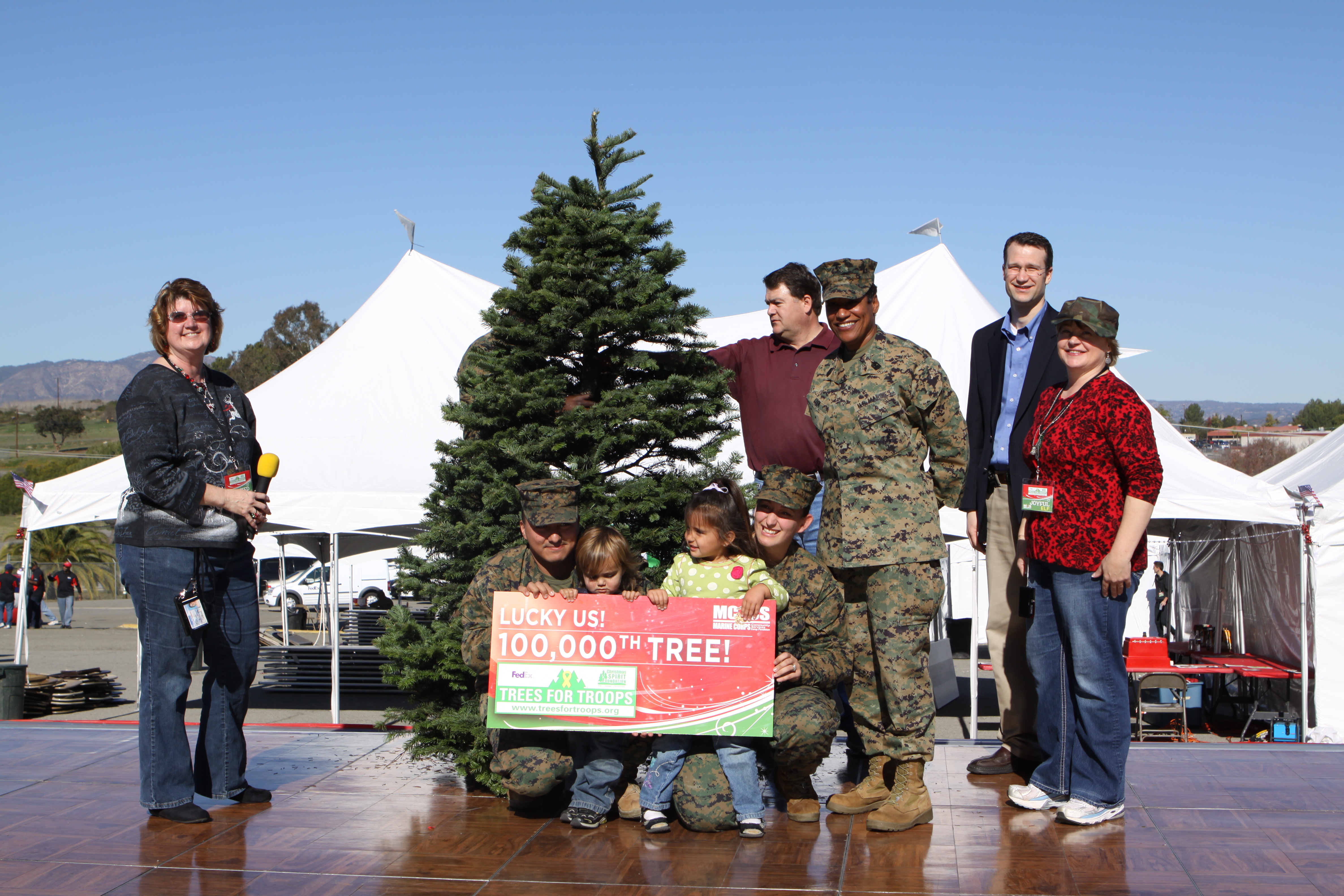 Trees for Troops provides Christmas trees to Marines, families > Marine