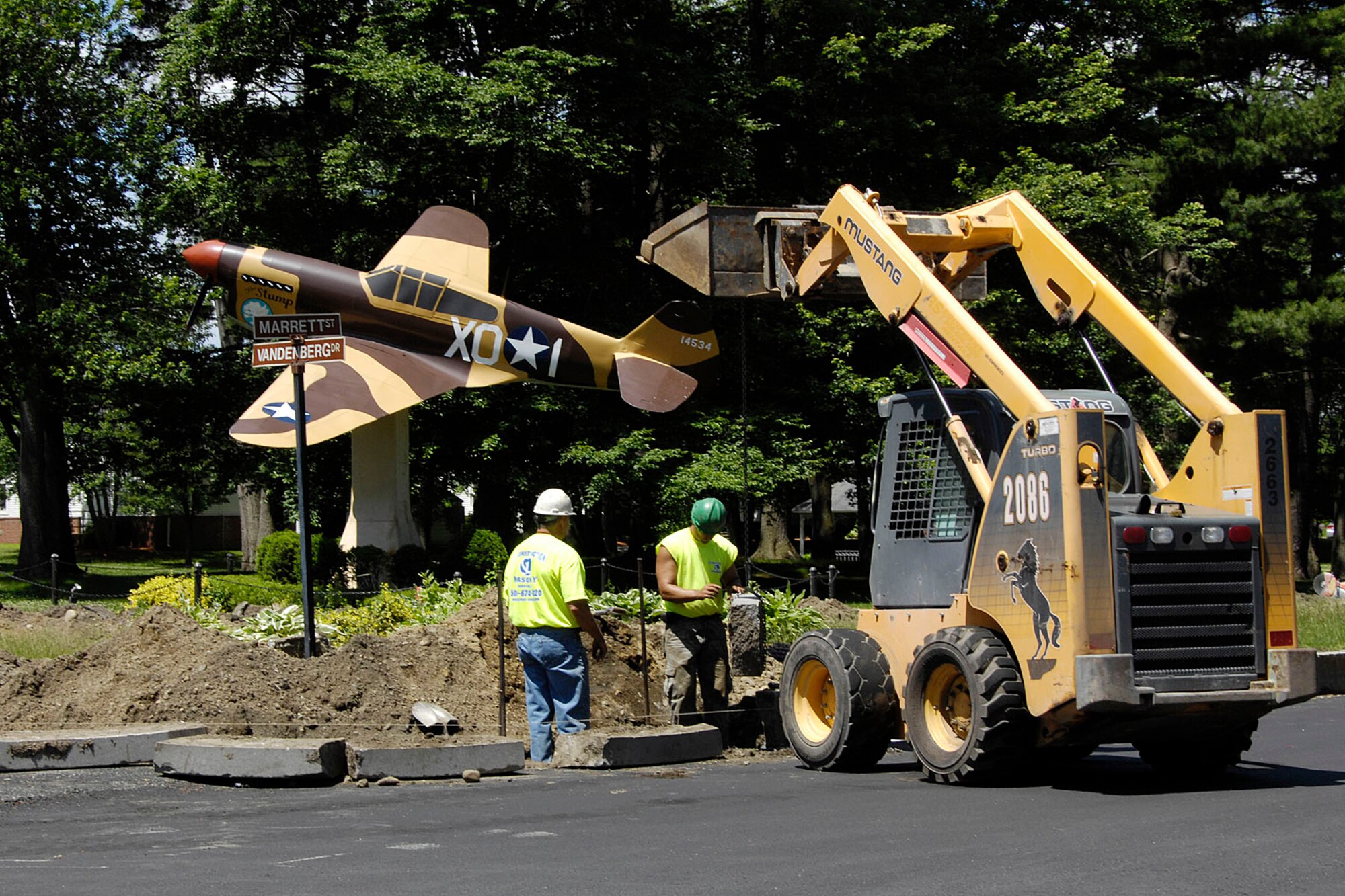 HANSCOM AIR FORCE BASE, Mass. – Road construction progresses as construction workers continue working at the corner of Marrett Street and Vandenberg Drive. (U.S. Air Force photo by Linda LaBonte-Britt