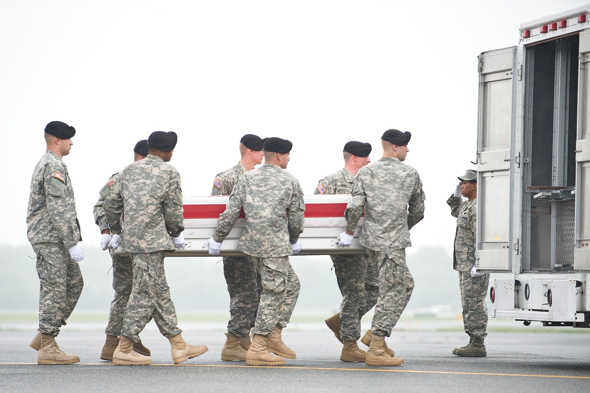A U.S. Army carry team transfers the remains of Army Sgt. Ronald A. Kubik, of Brielle, N.J., at Dover Air Force Base, Del., April 25. Sgt. Kubik was assigned to the 3rd Battalion, 75th Ranger Regiment, Fort Benning, Ga. (U.S. Air Force photo/Roland Balik)