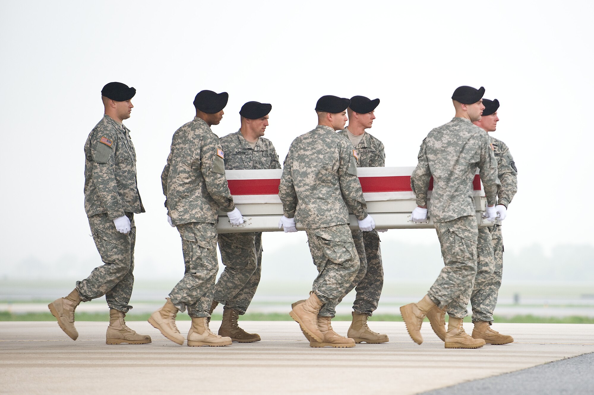 A U.S. Army carry team transfers the remains of Army Sgt. Jason A. Santora, of Farmingville, N.Y., at Dover Air Force Base, Del., April 25. Sgt. Kubik was assigned to the 3rd Battalion, 75th Ranger Regiment, Fort Benning, Ga. (U.S. Air Force photo/Roland Balik)