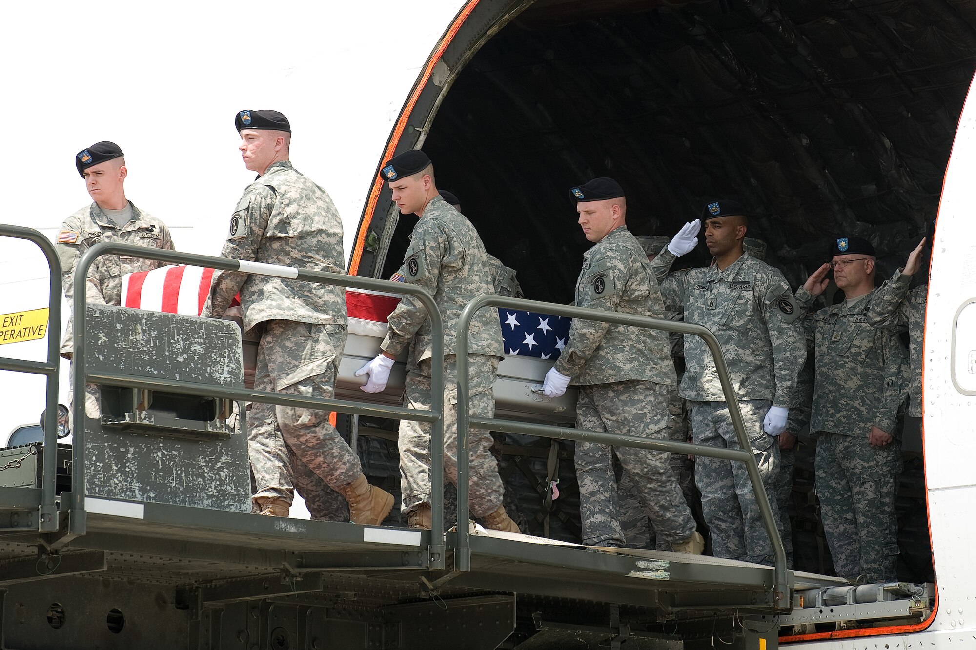 26 May 2010  USAF Photo by Jason Minto.  A U.S. Army carry team transfers the remains of Army Maj Ronald W. Culver of Shreveport, LA. at Dover Air Force Base, Del., May 26, 2010.