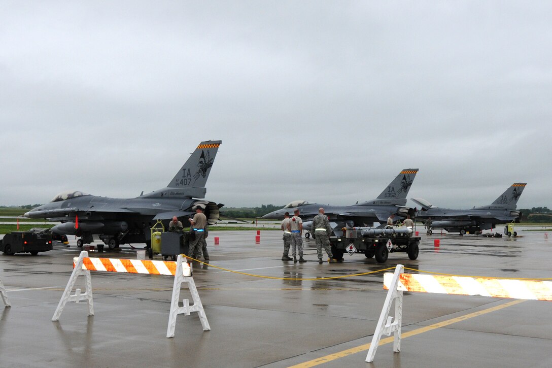 During Operation June Bug, members of the 132nd Fighter Wing Maintenance Group prepare aircraft for generation on the south ramp of the 132nd Fighter Wing in Des Moines, Iowa, on June 12, 2010.  The 132nd Fighter Wing is conducting Operation June Bug in preparation for the Operational Readiness Inspection which will be in October.  (US Air Force photo/Staff Sgt. Linda E. Kephart)(Released)