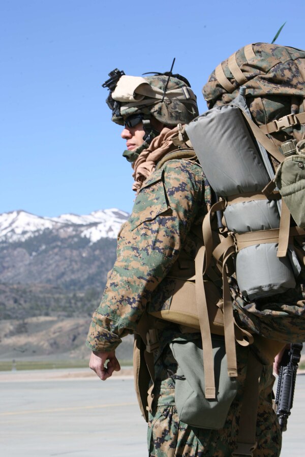 A infantryman with Company B, 1st Battalion, 25th Marine Regiment surveys his surrondings prior to boarding a CH-46 helicopter and traveling to his training area.::r::::n::::r::::n::Company B is based out of Manchester, N.H.