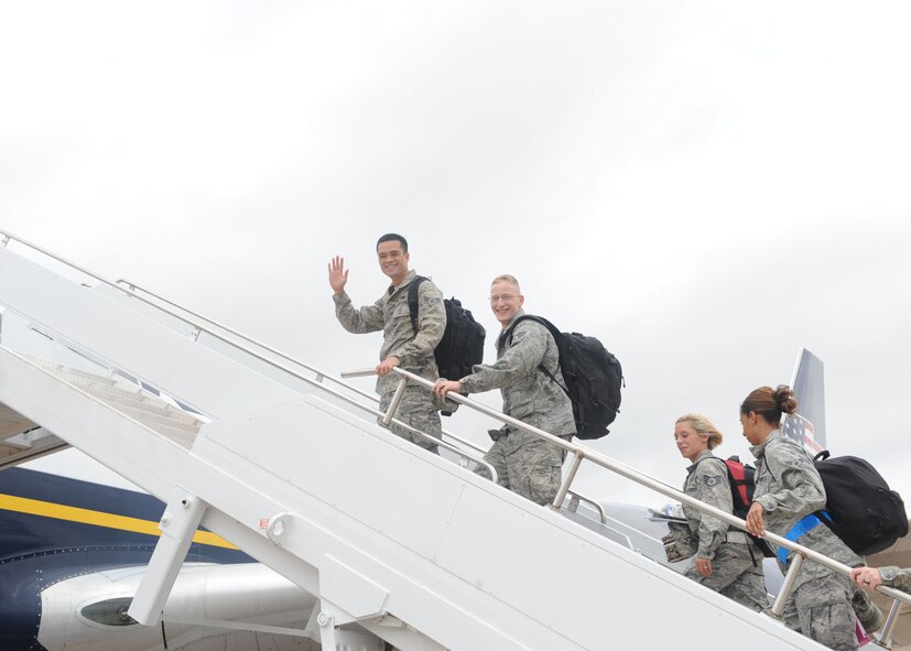 DYESS AIR FORCE BASE, Texas--Dyess Airmen wave goodbye as they board a plane June 14 here. More than 150 Airmen deployed to Southwest Asia in support of Operation Enduring Freedom. The Airmen will be deployed for four months, and will return in October. (U.S Air Force photo/ Airman 1st Class Shannon Hall)