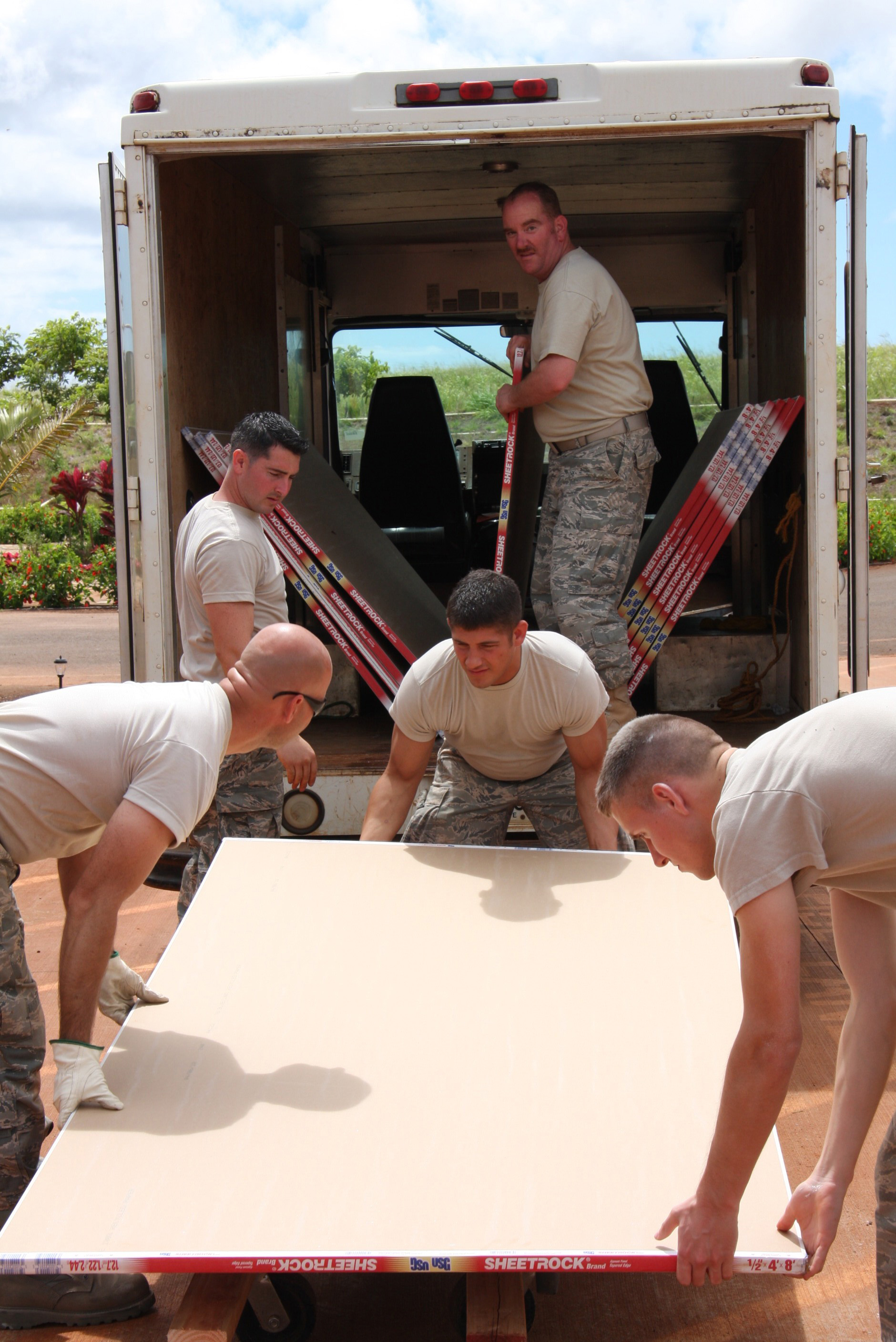 Missouri Air Guard Engineers Renovate Cabins In Hawaii