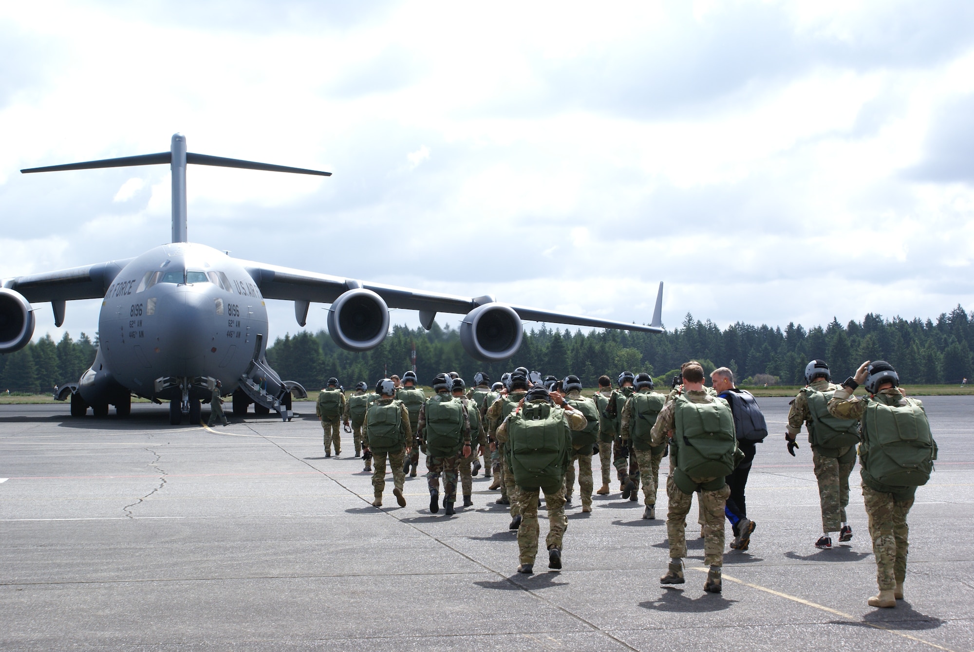 Servicemembers from the 22nd Special Tactics Squadron board a C-17 Globemaster III on June 14 in order to to conduct a personnel drop. (U.S. Air Force photo/Airman Leah Young)