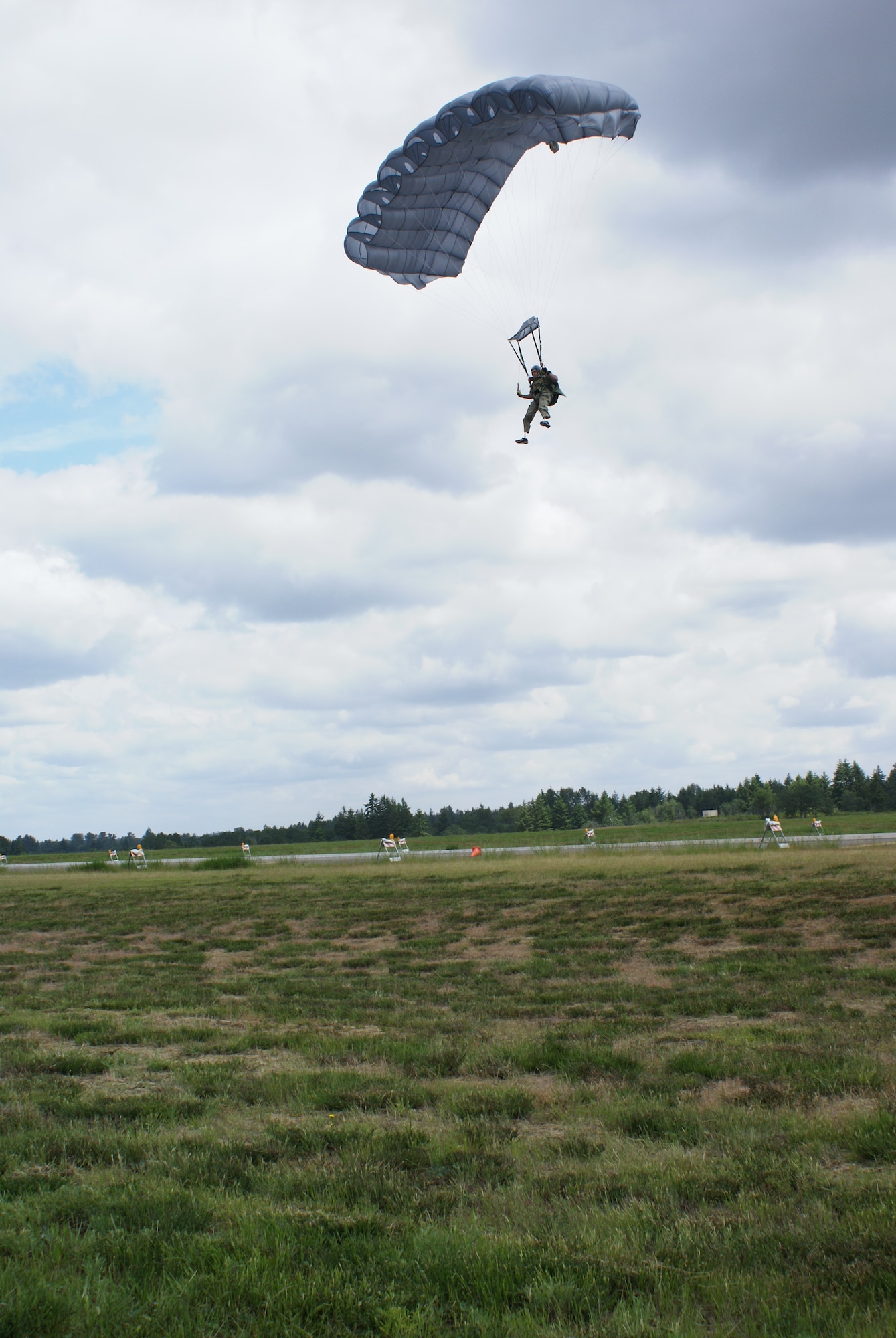 Staff Sgt. Shaun Meadows, 22nd Special Tactics Squadron, prepares to land as he completes a personnel drop on June 14. (U.S. Air Force photo/Airman Leah Young)