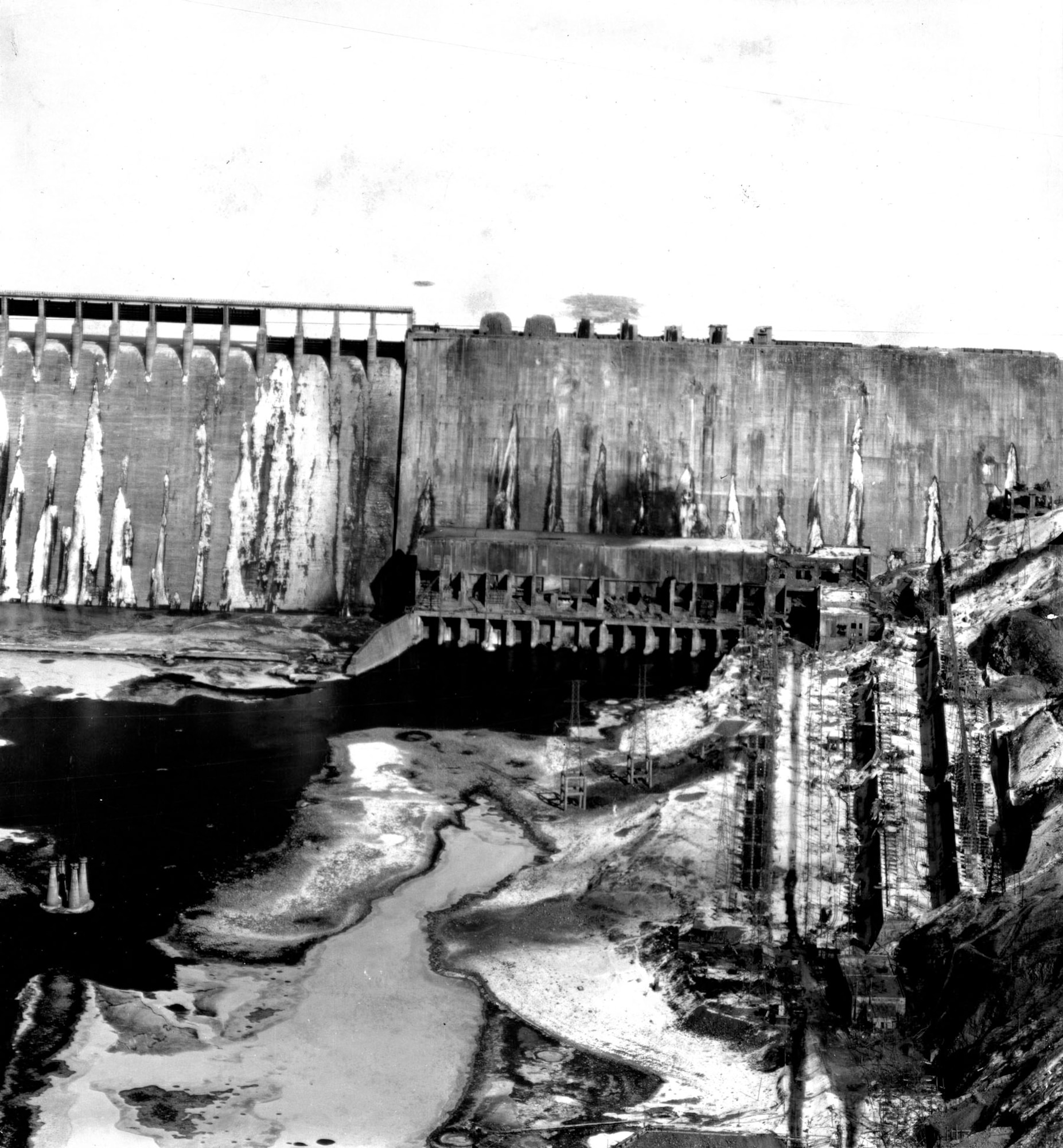 At great risk, an RF-80 pilot shot this remarkable low-level photo of the Suiho dam. (U.S. Air Force photo)