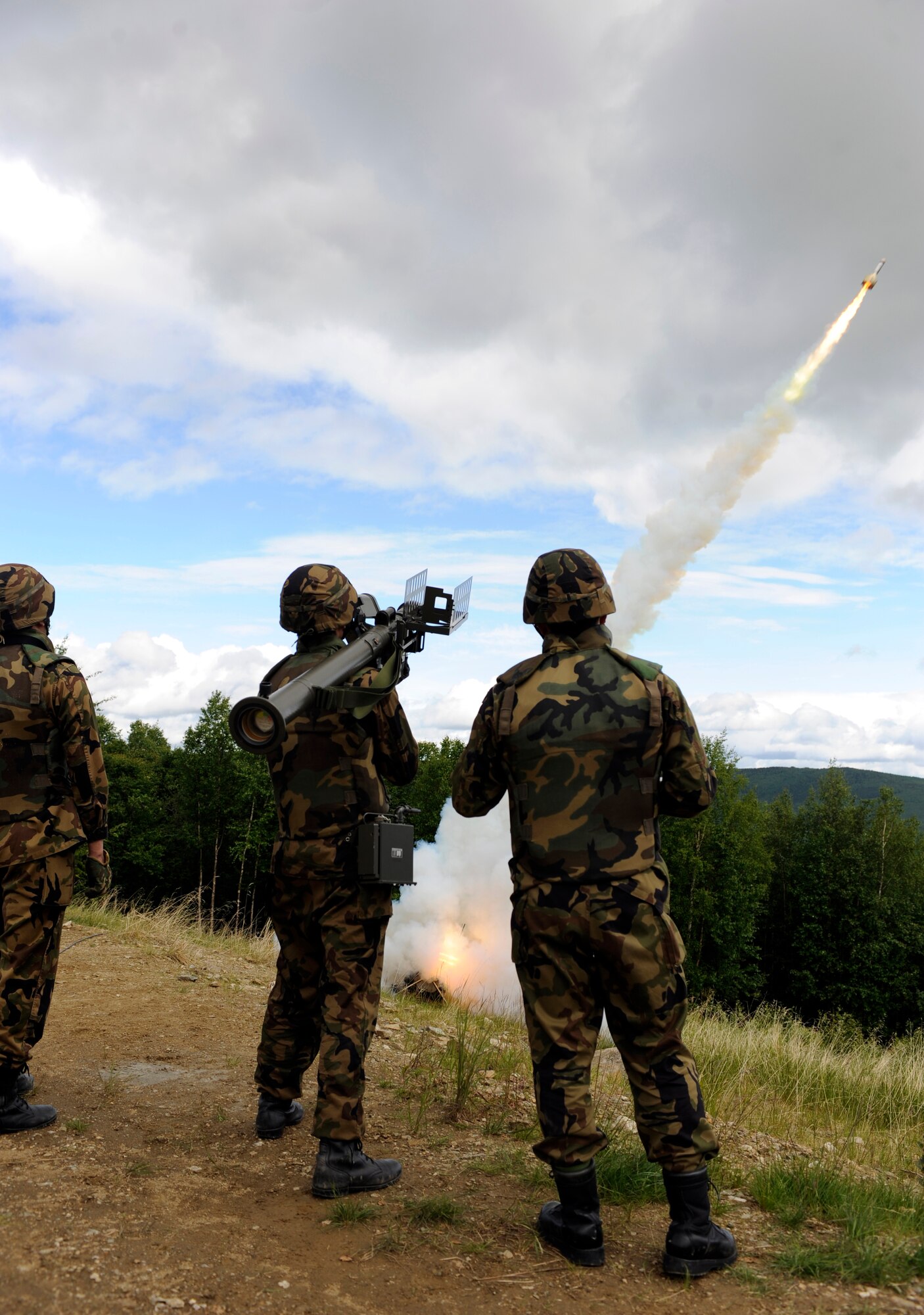A Japanese Air Self-Defense Force service member fires a mock FIM-92 Stinger June 16, 2010, Eielson Air Force Base, Alaska. The mock stinger fires a laser that shows up as a surface-to-air missile on aircraft radar. This training operation was part of the joint multinational exercise Red Flag - Alaska. (U.S. Air Force photo/Airman 1st Class Willard E. Grande II)