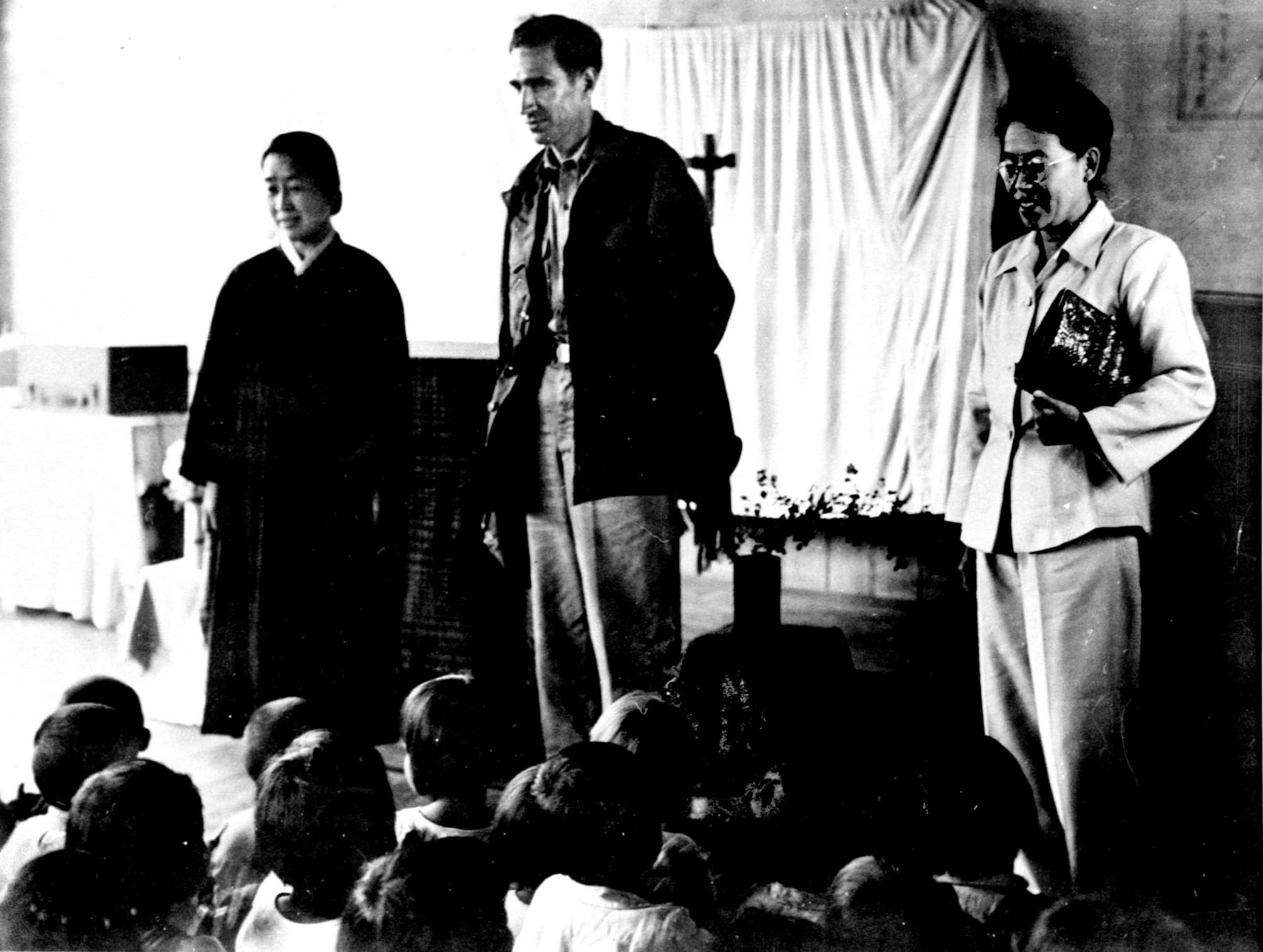 Lt .Col. Dean Hess bids “good-bye” on his last visit to the Cheju-do orphanage before his transfer to the U.S. in May 1951. (U.S. Air Force photo)