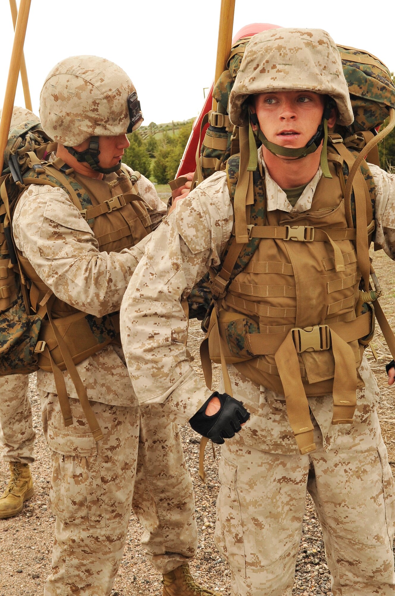 BUCKLEY AIR FORCE BASE, Colo. -- U.S. Marine Corps Sgt. Joshua Tucker, Macs-23 gives a hand to Sgt Randall Blankenship, Macs-23. am building played a big part in the qualification course teamwork taught in MCMAC spills out into their daily duty situations as well.(U.S Air Force photo by Airman 1st Class Paul Labbe) 

