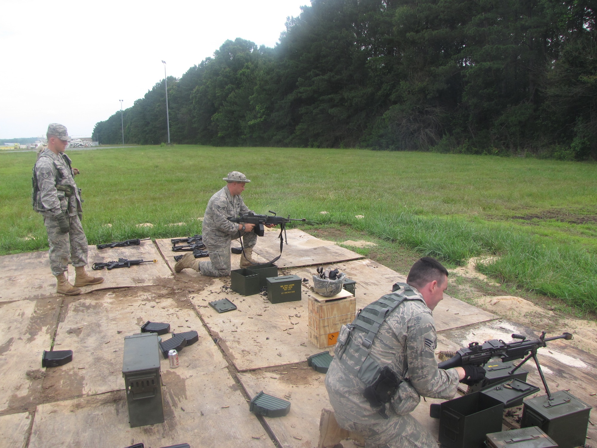 94 Security Forces members get familiarization training on the M249 squad assault
weapon (U.S. Air Force photo)
