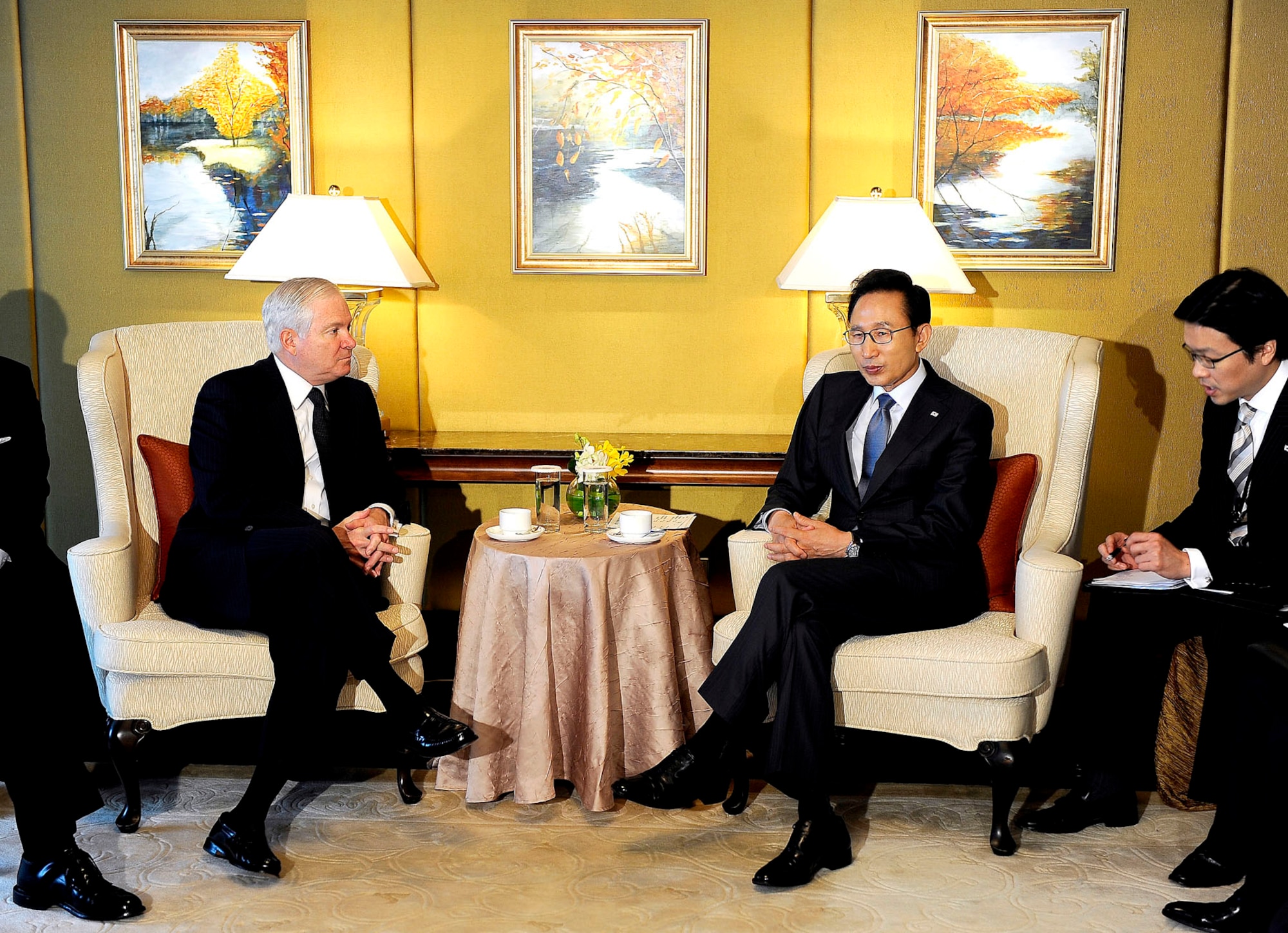 Dialog and cooperation: U.S. Secretary of Defense Robert M. Gates talks with Republic of Korea President Lee Myung-Bak at the 9th International Institute for Strategic Studies, June 2010. (U.S. Air Force photo)
