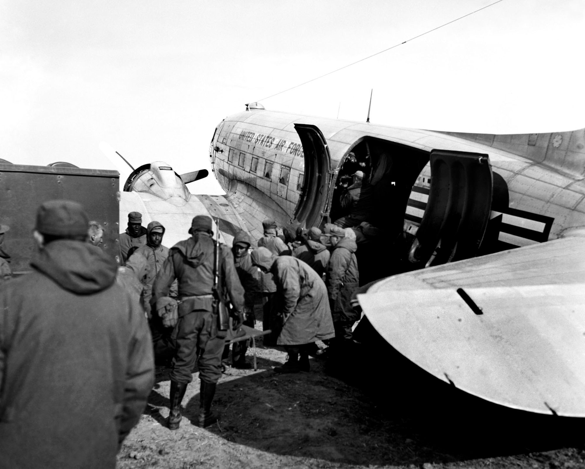 C-47s carried casualties from forward airstrips to air bases further south. These patients are being evacuated from the front near Hagaru-ri in late 1950 during the Chosin retreat. (U.S. Air Force photo)