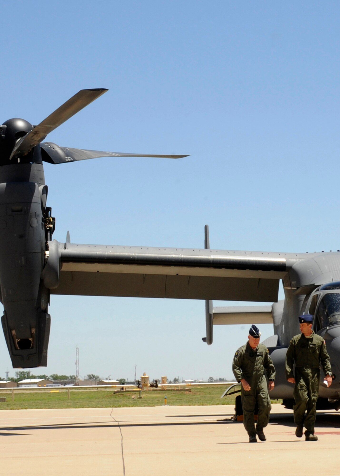 Lt. Gen. Donald Wurster (left), Air Force Special Operations Command commander, and Lt. Col. Matt Smith, 20th Special Operations Squadron commander, walk from a CV-22 Osprey they flew in during operational ceremonies June 18. The Osprey arrived May 19, and spent the next 30 days undergoing a standard acceptance inspection. (U.S. Air Force photo by Senior Airman Evelyn Chavez). 