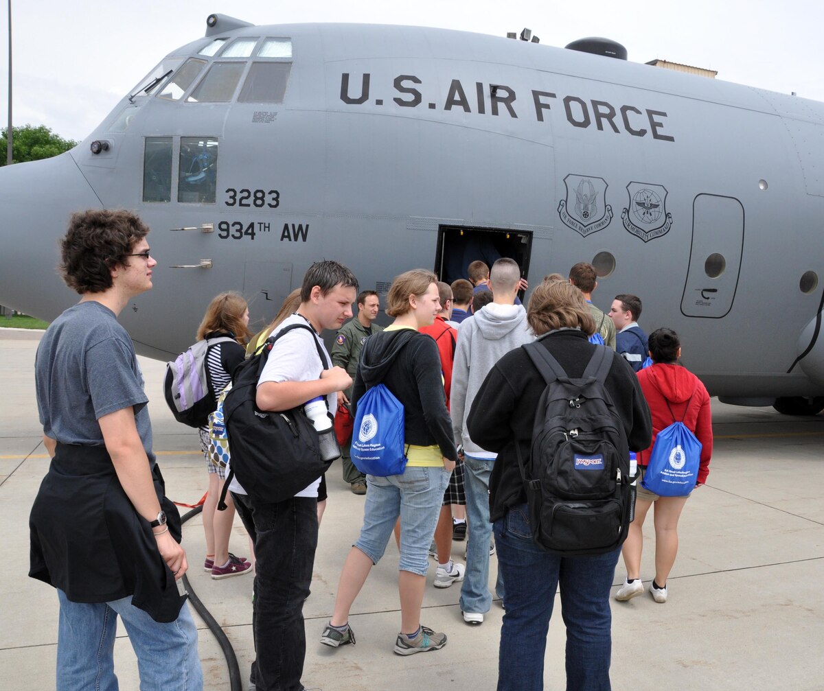 ACE Camp takes flight > MinneapolisSt Paul Air Reserve Station