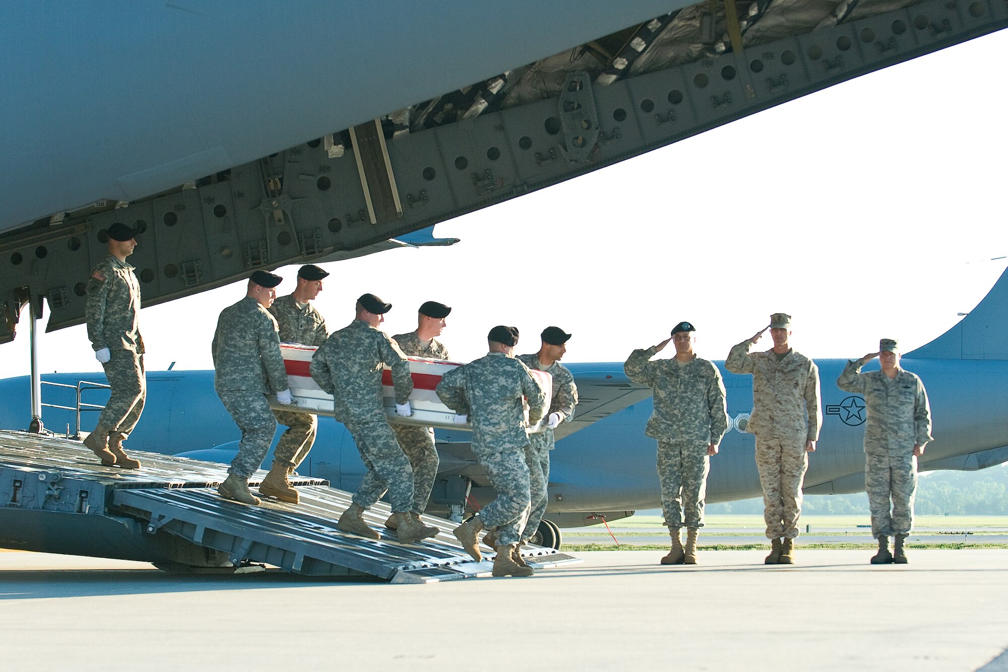A U.S. Army carry team transfers the remains of Army Spc. Benjamin D. Osborn, of Queensbury, N.Y., at Dover Air Force Base, Del., June 18. (U.S. Air Force photo/Roland Balik)