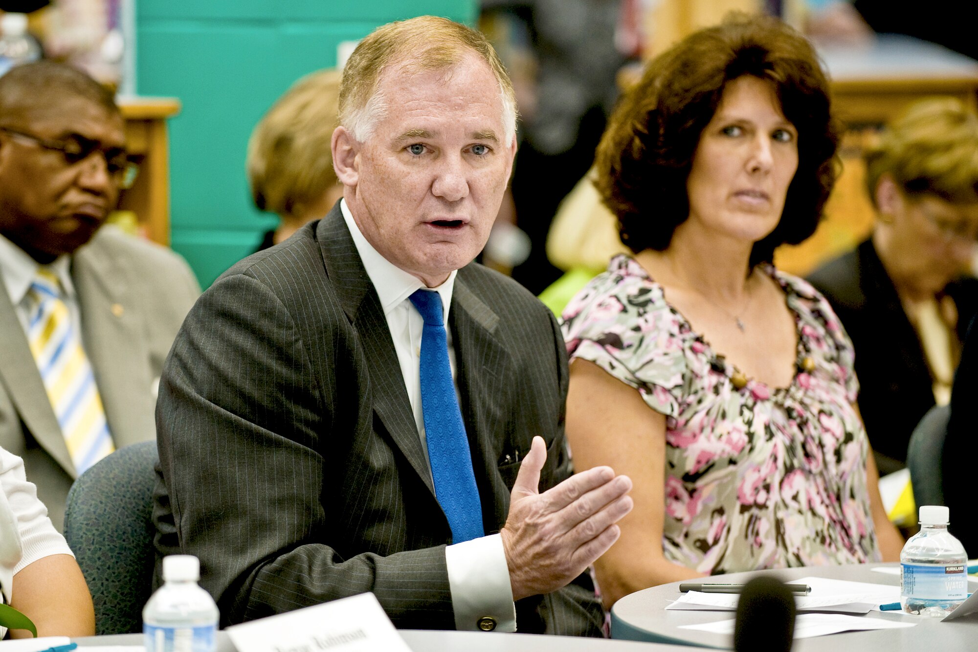 Deputy Defense Secretary William J. Lynn III speaks during a meeting June 22, 2010 at Fort Belvoir Elementary School, Va. Mr. Lynn, Education Secretary Arne Duncan, Dr. Jill Biden, wife of Vice President Joe Biden, Army Chief of Staff Gen. George W. Casey Jr. and others visited the school to meet with servicemembers and spouses to discuss the challenges impacting military children and families. (Department of Defense photo/Cherie Cullen)