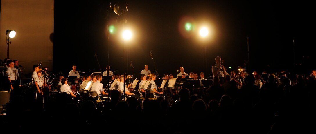 The United States Air Force Band’s Singing Sergeants and Concert Band ensembles perform at the Air Force Memorial as part of the Summer Concert Series June 18. The Band’s six performing ensembles take turns performing throughout the summer at the Air Force Memorial each Wednesday and Friday with no fee for attendance. This Summer Series concert was the new Air Force Band commander’s first public concert with the Band. Lt. Col. A. Phillip Waite assumed command of the Air Force Band in a change-of-command ceremony June 1. (U.S. Air Force photo by Staff Sgt. Raymond Mills)