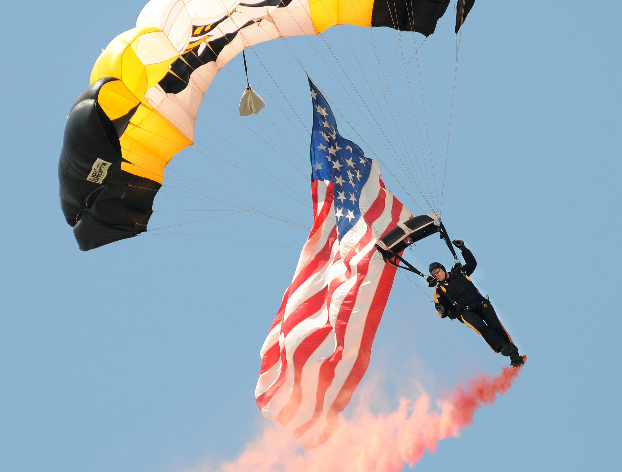 The 101st Airborne Division Screaming Eagles parachute demonstration team kicked off the show both days as they brought Old Glory down to the strains of the national anthem, landing just as the song finished. (Air Force photo by Dave Faytinger)
