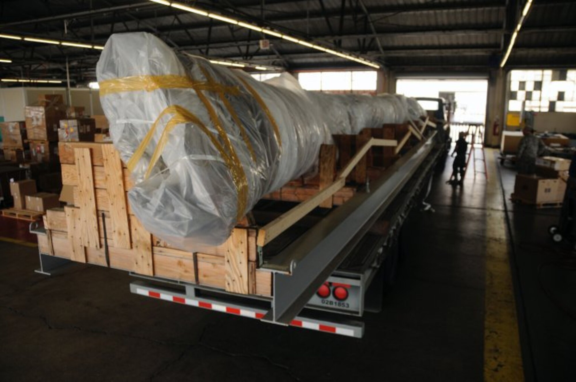 The 40-foot mast that was originally attached to USS Oklahoma (BB 37) is on its way from Joint Base Pearl Harbor-Hickam to Muskogee War Memorial in Oklahoma. The battleship Oklahoma, named after the 46th state, was sunk during the Dec. 7, 1941 attack. The effort is part of a tribute to be made at the Muskogee War Memorial honoring the USS Oklahoma and her crew. (U.S. Navy photo by Mass Communication Specialist 2nd Class (SW) Mark Logico)