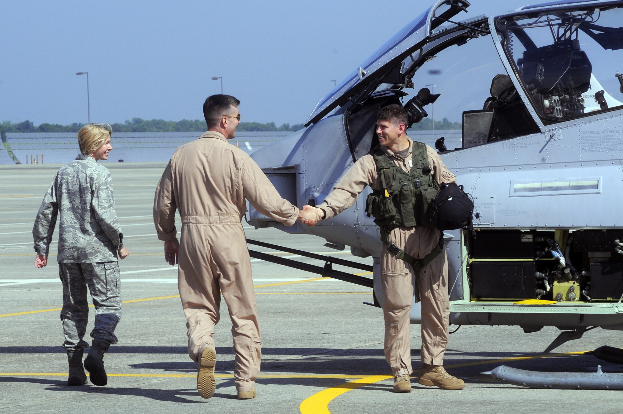 Col. Lee-Ann Perkins and Lt. Col. Steve Godinho, HMLA-773 ,squadron operation office, welcome a crewmember. U. S. Air Force photo by Sue Sapp