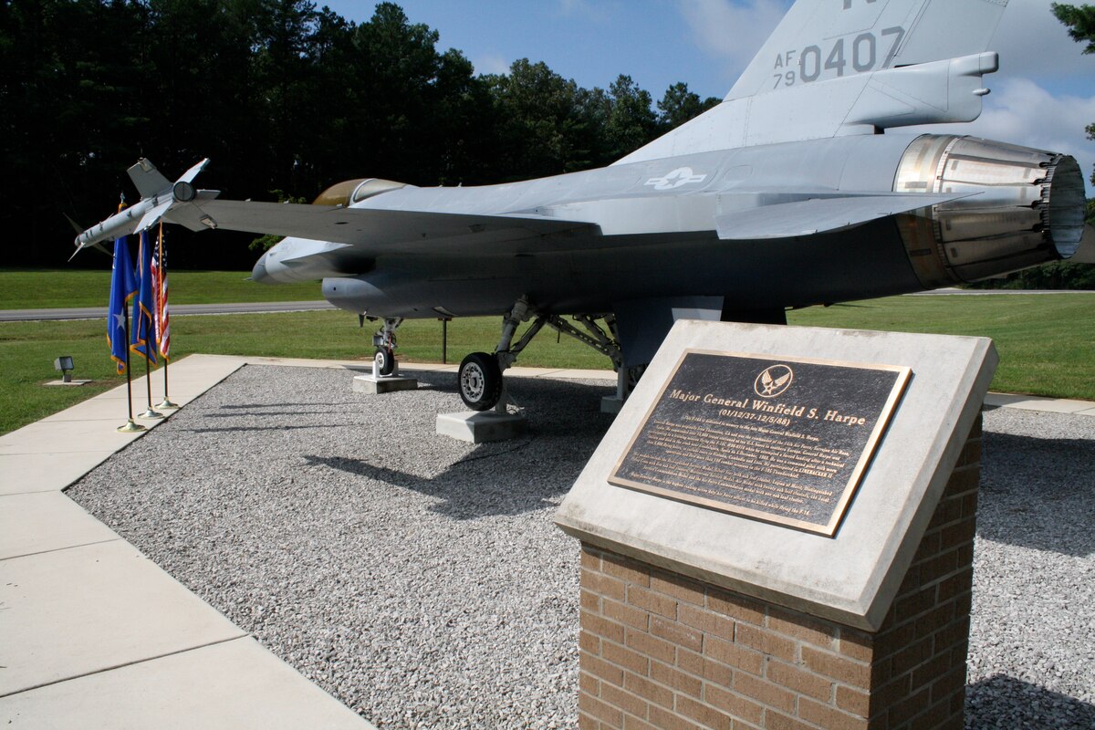 F-16 dedicated to late general > Arnold Air Force Base > Article Display