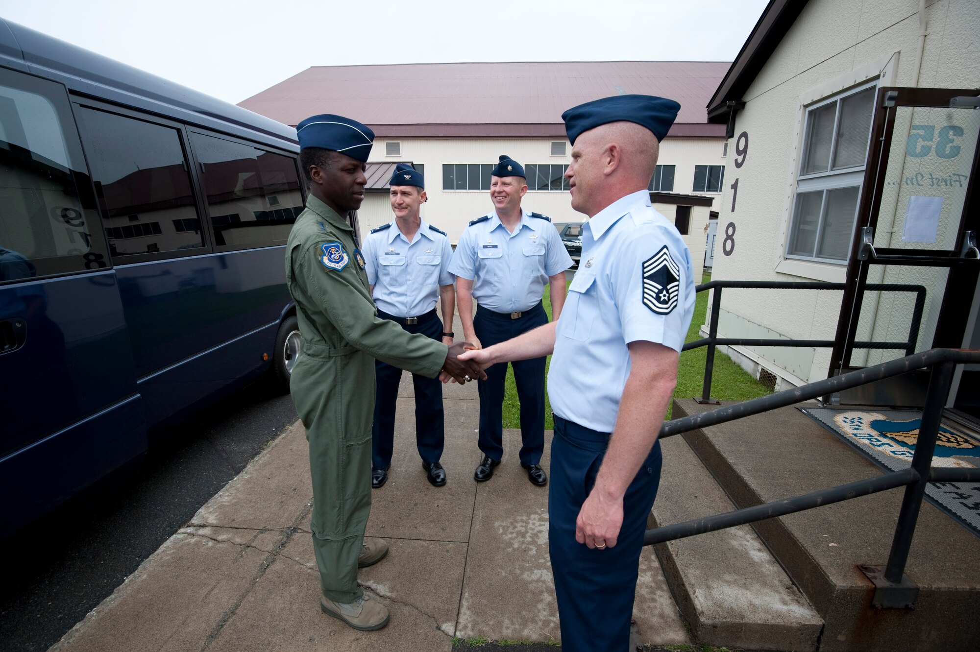 MISAWA AIR BASE, Japan -- Lt. Gen. Edward Rice Jr., U.S. Forces Japan and 5th Air Force commander, shakes hands with Chief Master Sgt. Frank Batten, 35th Operations Group superintendent, before entering the 35th Operations Support Squadron June 28. (U.S. Air Force photo/Staff Sgt. Samuel Morse)