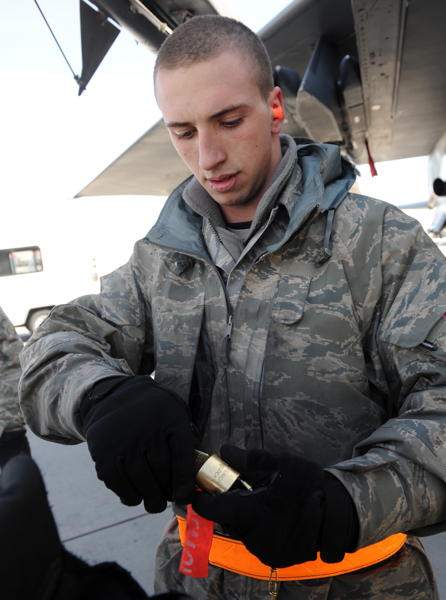 MOUNTAIN HOME AIR FORCE BASE, Idaho -- Airman Terence Kung, 389th Aircraft Maintenance Unit aircraft armament systems apprentice, locks a tool box after finishing maintenance on an F- 15E Strike Eagle on the flight line Feb. 23. The 389th AMS is responsible for flight line maintenance of 20 F-15E. (U.S. Air Force photo by Airman 1st Class Debbie Lockhart)