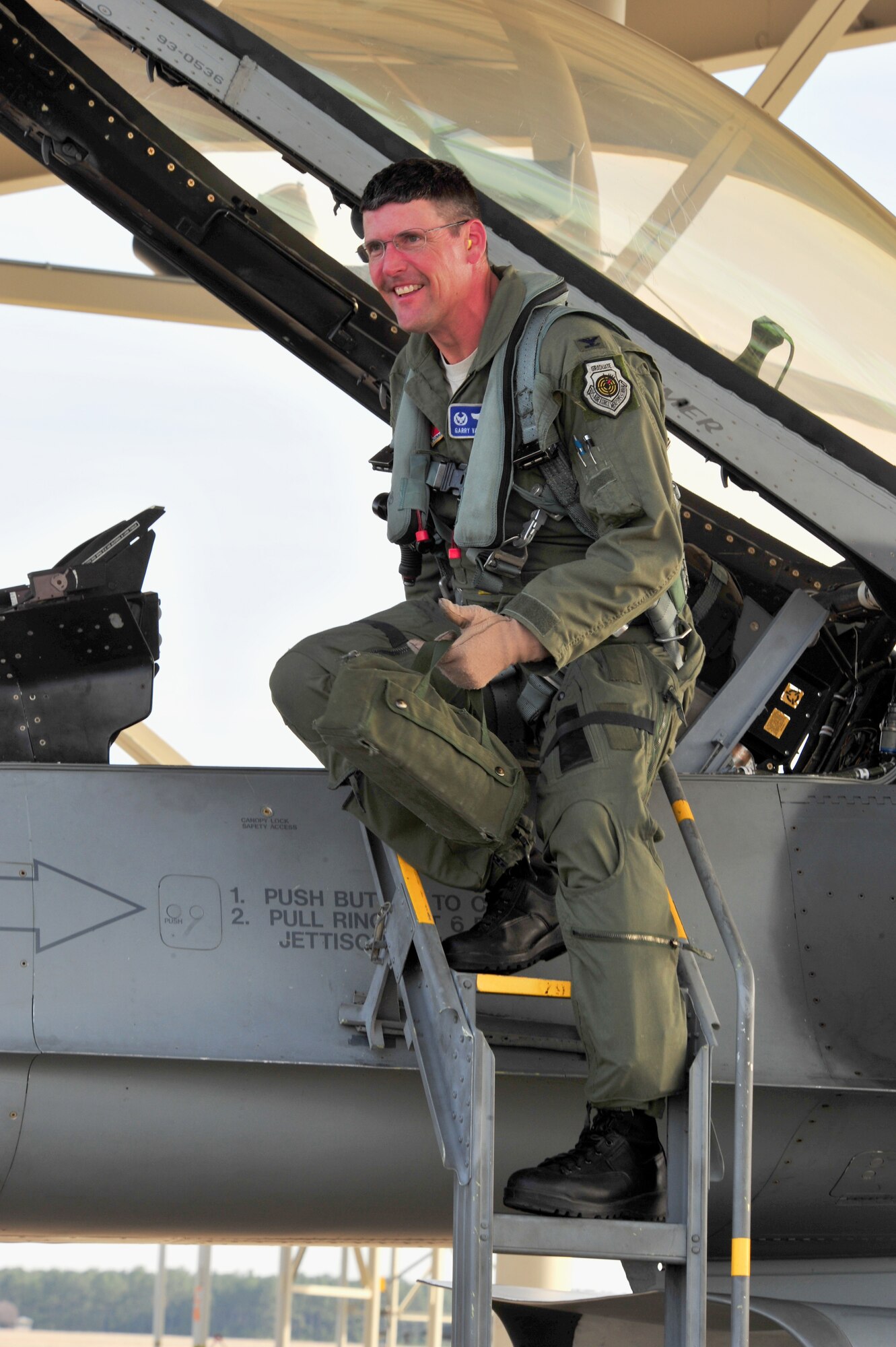 SHAW AIR FORCE BASE, S.C. -- Colonel David Van der Veer, Jr., 20th Operations Group commander, returns from a monumental fight March 1. Reaching 3,000 hours of flight, this marks a milestone in his career. Colonel Van Der Veer is responsible for overseeing the daily operations of three F-16 fighter squadrons and an operations support squadron. In that capacity he plans, organizes and oversees more than 375 Airmen while ensuring each squadron is ready to deploy worldwide and execute national policy. (U.S. Air Force photo/Airman 1st Class Amber E. N. Jacobs)