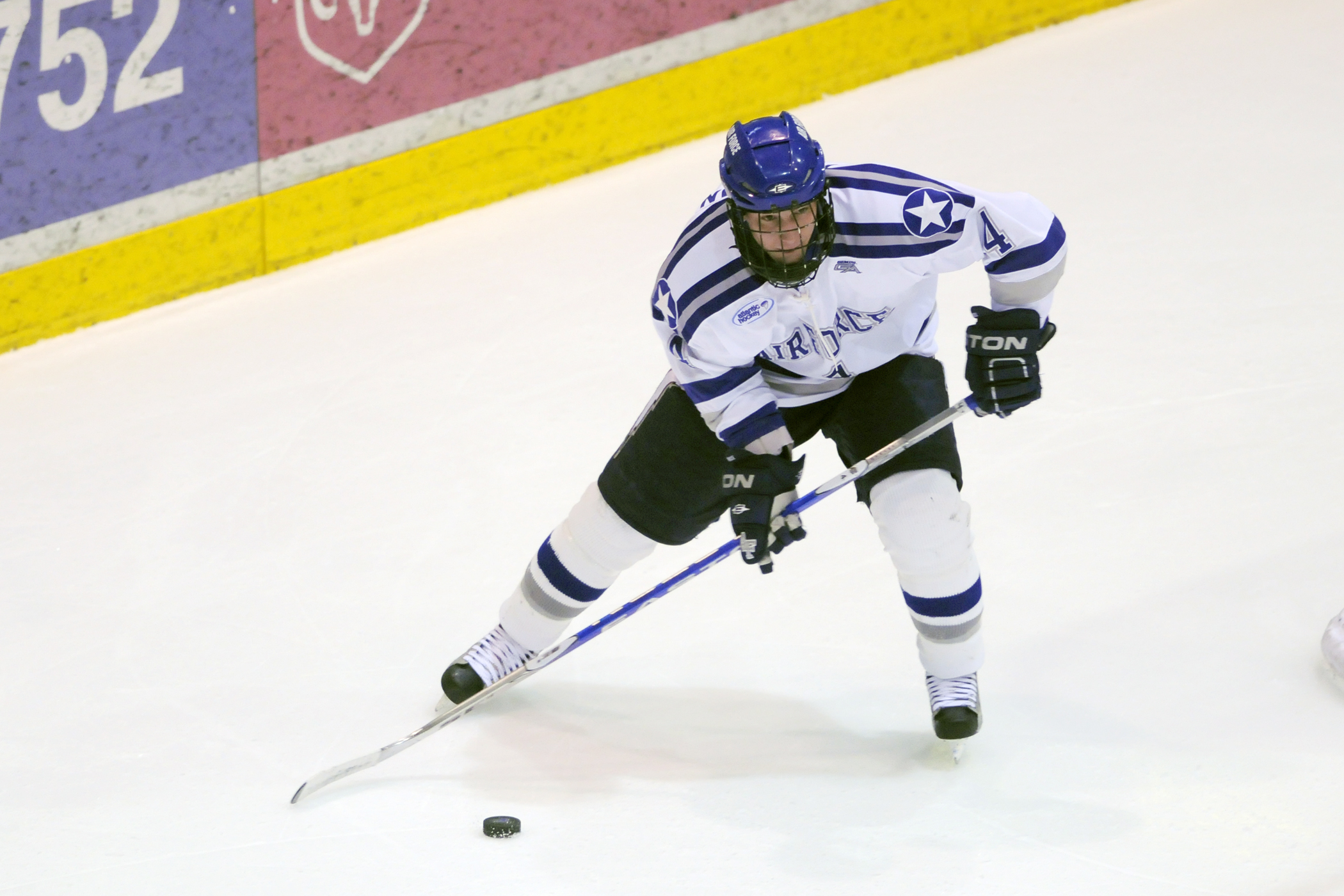 Falcons hockey team beats Pioneers