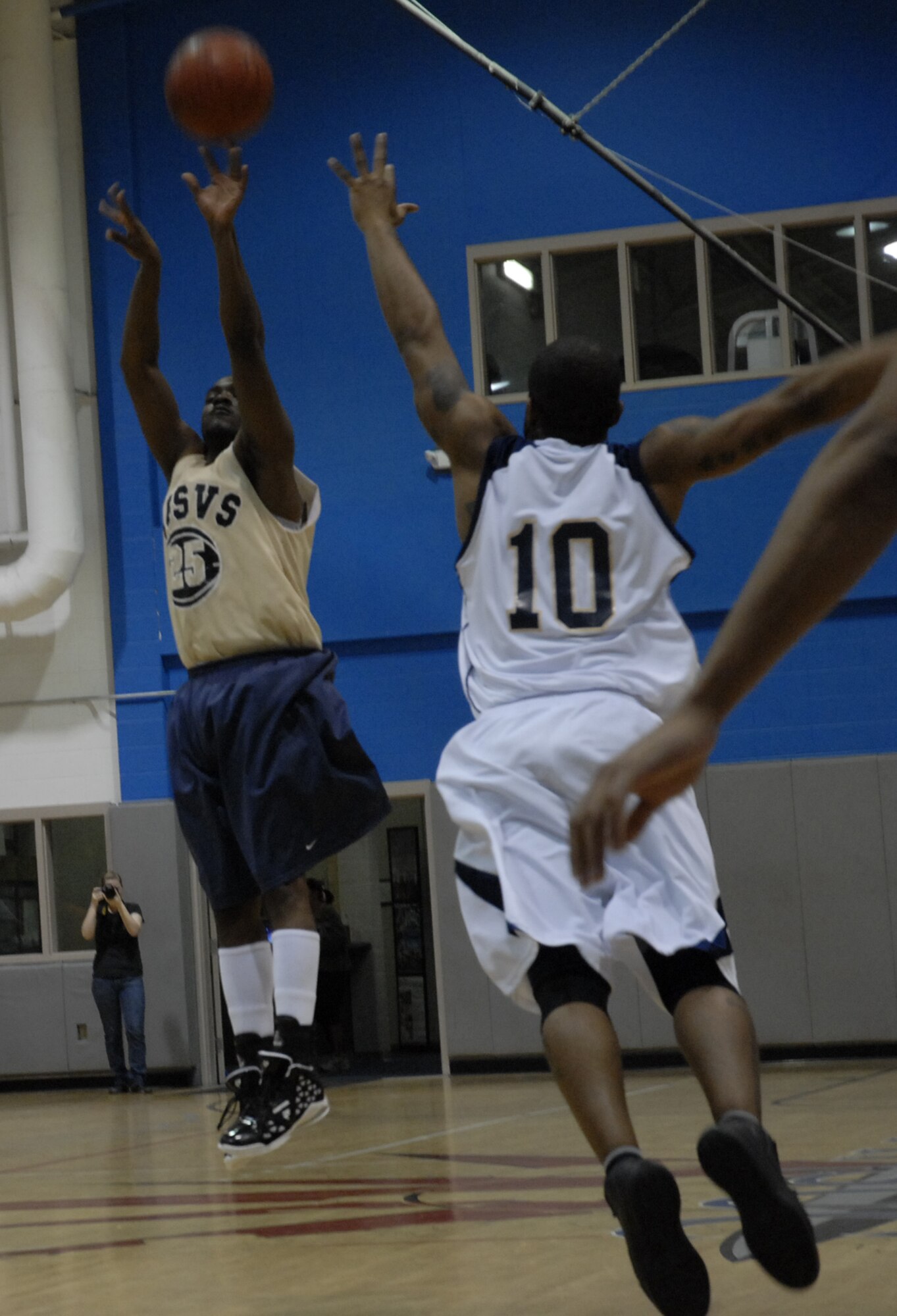 Airman 1st Class Roosevelt Banks, 1st Special Operations Aircraft Maintenance Squadron, makes a shot at the 2010 Southeastern Military Athletic Conference tournament at the Hurlburt Field Aderholt Fitness Center Feb. 28. Hurlburt Field hosted the match after winning the 2009 tournament, and they are now scheduled to host next year’s games. (U.S. Air Force photo by Airman 1st Class Joe McFadden)