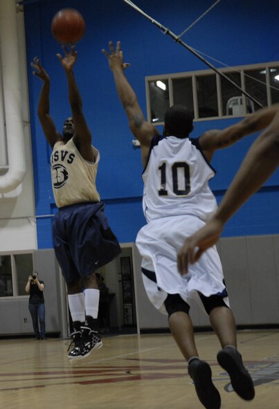 Airman 1st Class Roosevelt Banks, 1st Special Operations Aircraft Maintenance Squadron, makes a shot at the 2010 Southeastern Military Athletic Conference tournament at the Hurlburt Field Aderholt Fitness Center Feb. 28. Hurlburt Field hosted the match after winning the 2009 tournament, and they are now scheduled to host next year’s games. (U.S. Air Force photo by Airman 1st Class Joe McFadden)