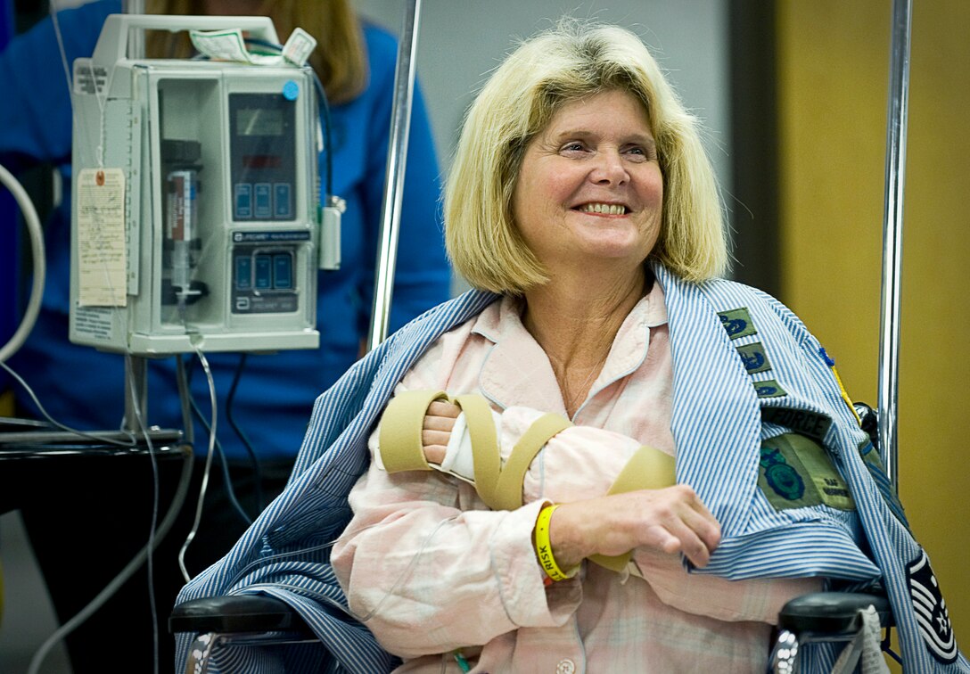 Retired Air Force Master Sgt. Janet McWilliams, the first woman to receive a hand transplant, meets with reporters March 3, 2010, at Wilford Hall Medical Center, Lackland Air Force Base, Texas. McWilliams, who received the transplant Feb. 17, is the 10th person to undergo the procedure in the U.S. and the first to have it done at a Defense Department facility. U.S. Air Force photo by Staff Sgt. Bennie J. Davis III