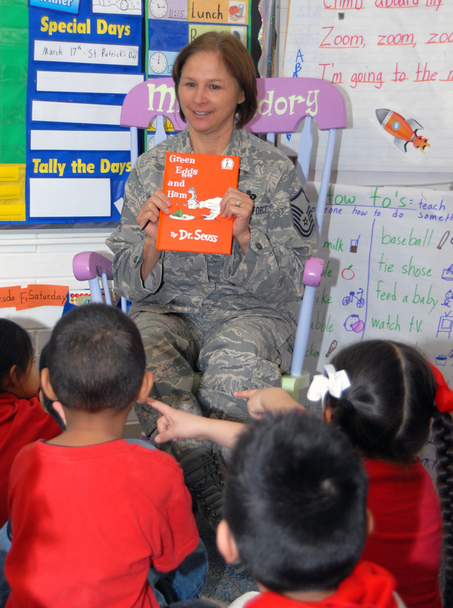 Master Sgt. Cheryl Gehring, DPS, reads to students at Lyn Knoll Elementary School in Aurora during Read Across America on March 2, the birthday of Dr. Seuss. Sergeant Gehring was one of 14 volunteers from the Air Reserve Personnel Center who participated in the annual nationwide event designed to motivate children to read. (U.S. Air Force photo/Dwayne Beuthel)