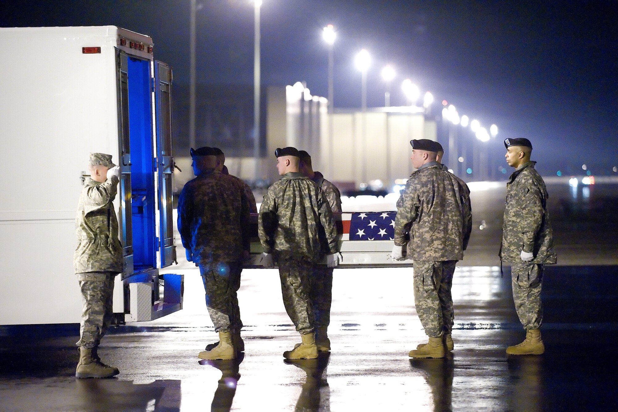 2 March 2010  USAF Photo by Jason Minto.  A U.S. Army carry team transfers the remains of Army Spc. Ian T. Gelig of Stevenson Ranch, CA at Dover Air Force Base, Del., Mar 2, 2010.  He was assigned to the 782nd Brigade Support Battalion, 4th Brigade Combat Team, 82nd Airborne Division, Fort Bragg, N.C.