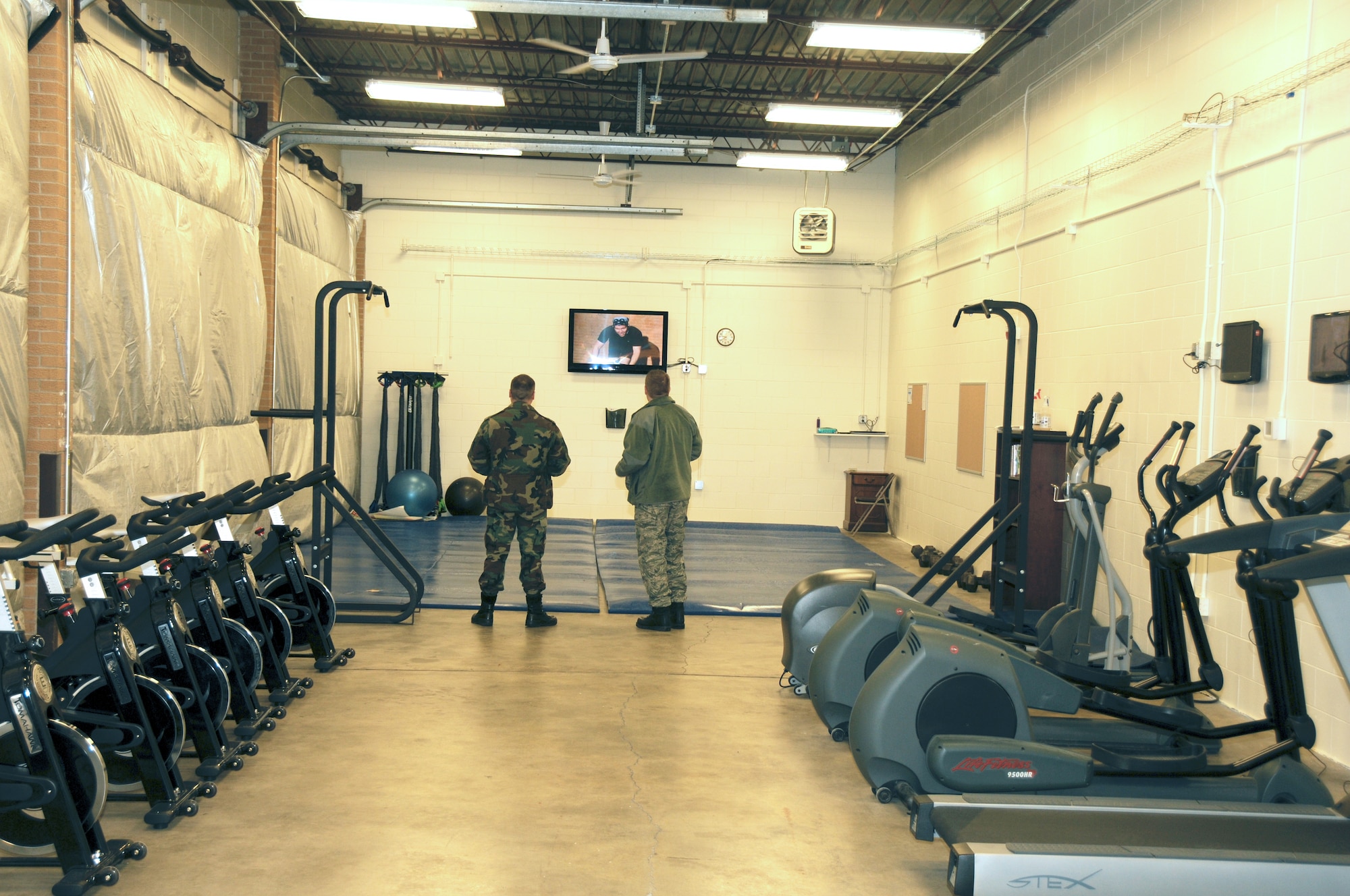The 185th Air Refueling Wing, Iowa Air National Guard, Sioux City, Iowa, hosted their open house on the newly updated base gym on March 6, 2010. The 185th spent approximately fifty thousand dollars on equipment and renovations.
Air Force Photo by: Tech. Sgt. Oscar M. Sanchez