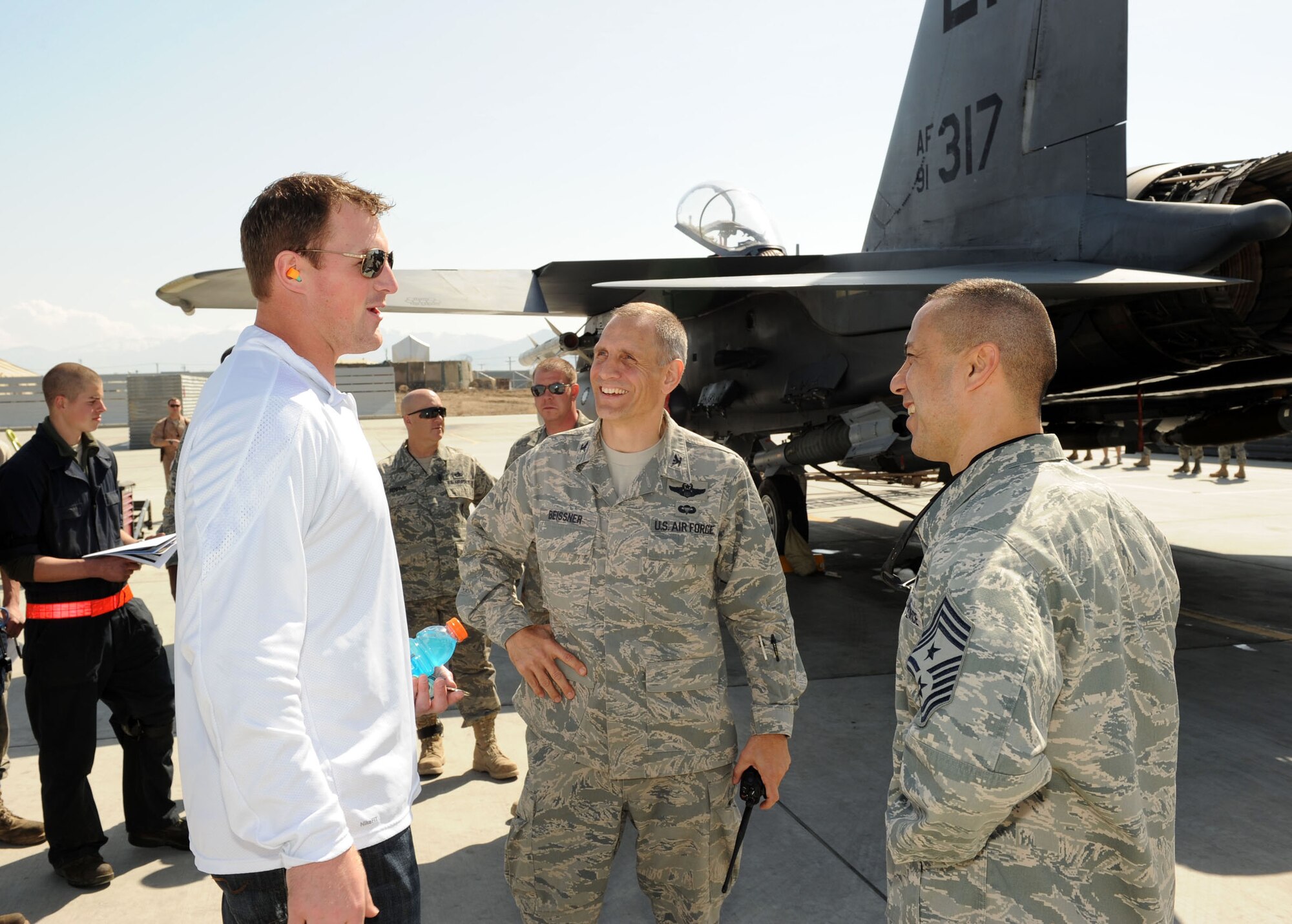 Jason Witten (left) of the Dallas Cowboys talks with Col. James Beissner  and Chief Master Sgt. Jeffery Cui during a recent National Football League players visit March 5, 2010, to Bagram Airfield, Afghanistan. Colonel Beissner is the 455th Air Expeditionary Wing vice commander and Chief Cui is the 455th AEW command chief master sergeant. (U.S. Air Force photo/Staff Sgt. Richard Williams)