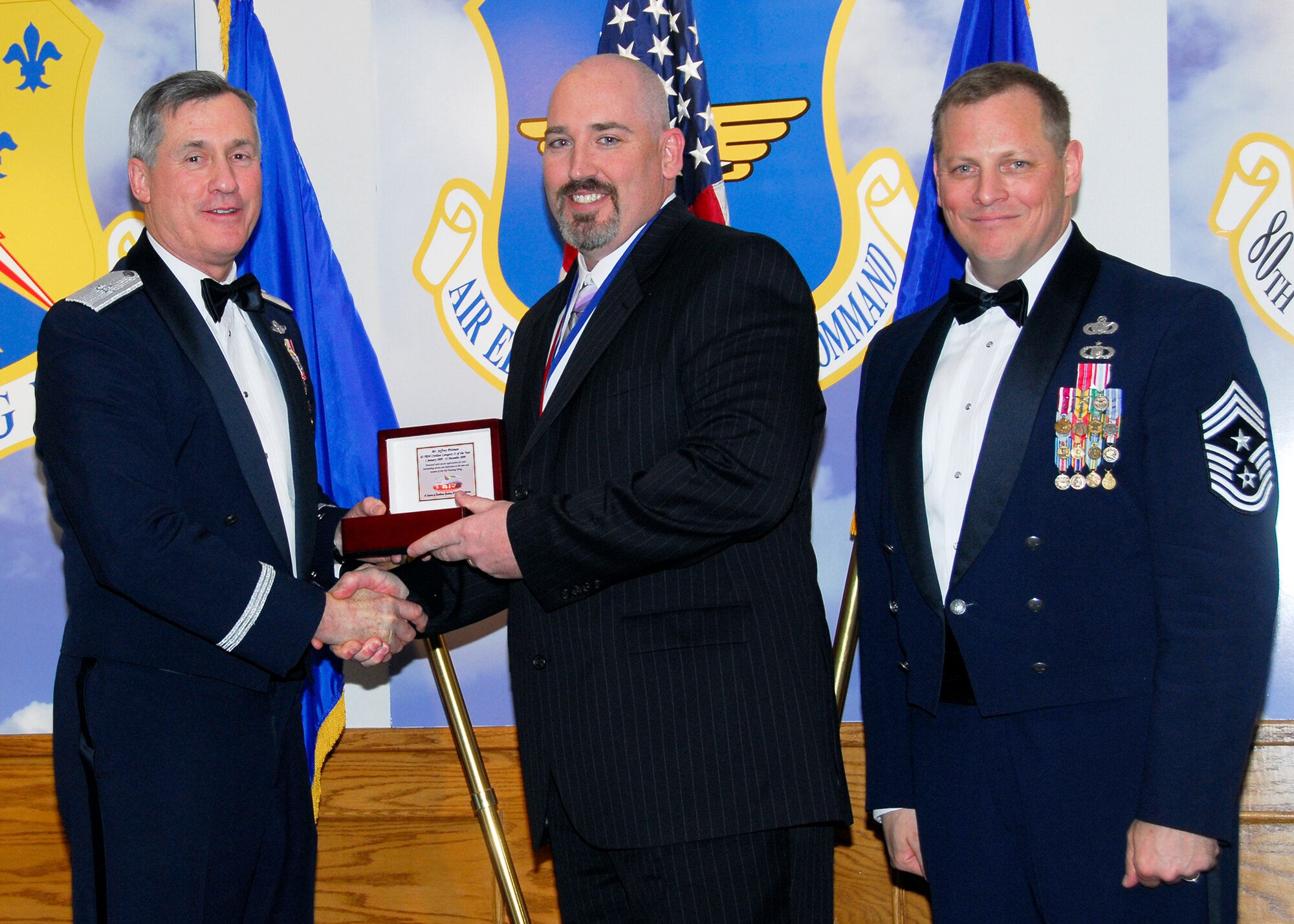 Brig. Gen. O.G. Mannon, 82nd Training Wing commander, presents Jeffrey Pittman, 361st Training Squadron, with the Civilian Category II of the Year award March 5 during the 2009 82nd TRW Annual Awards banquet. Also pictured is wing Command Chief, Chief Master Sgt. Kenneth Sallinger. (U.S. Air Force photo/Harry Tonemah) 
