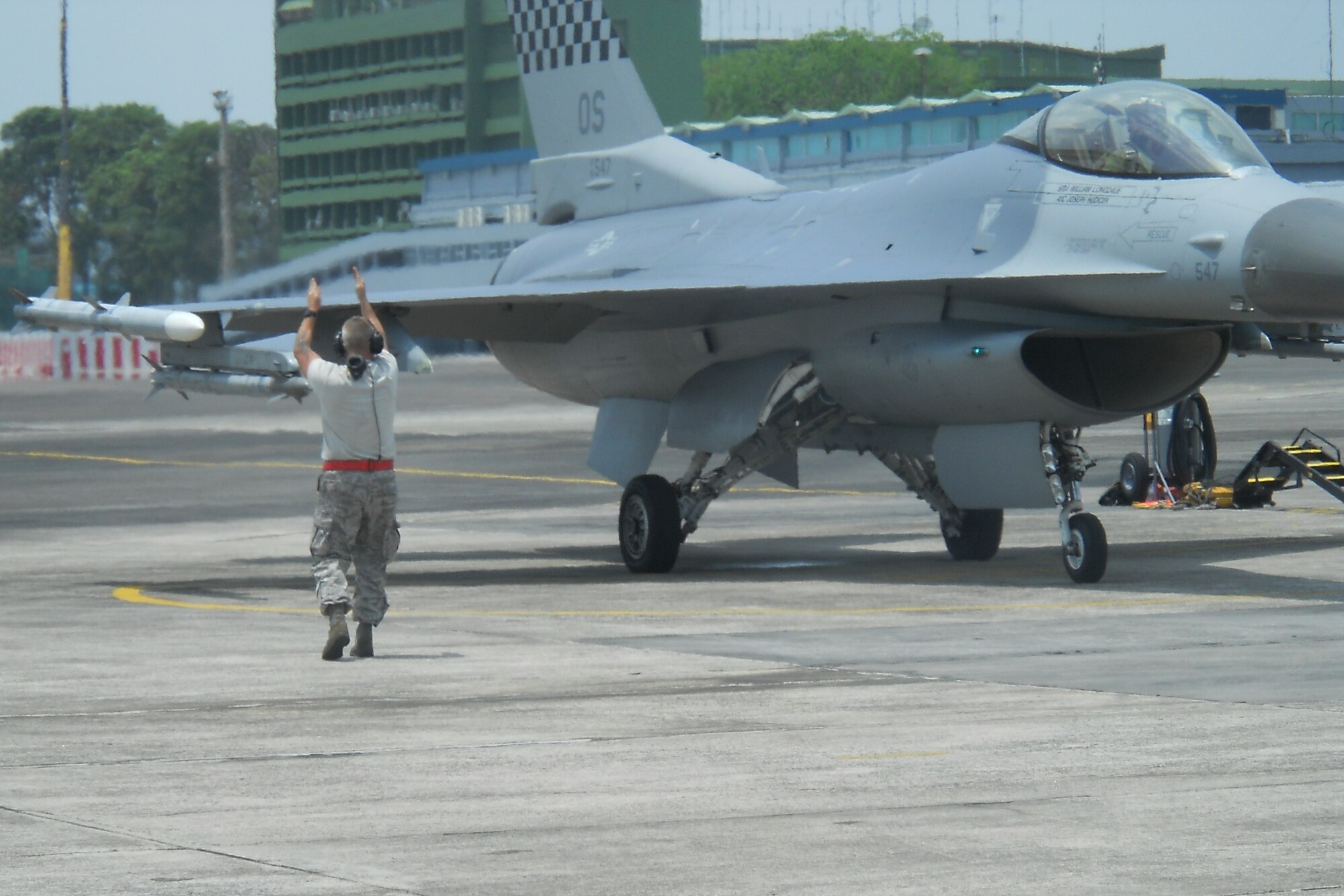 PAYA LEBAR AIR BASE, Singapore – Tech. Sgt. Craig Souza, 51st Aircraft Maintenance Squadron, launches an F-16 Fighting Falcon embarking on an air-to-air combat training sortie in support of exercise Commando Sling 10. The second iteration of the exercise, which began Feb. 22, involves forces from the U.S. Air Force and the Republic of Singapore Air Force. F-16s from Osan’s 36th Fighter Squadron are participating in the exercise, conducting dissimilar air combat training with the RSAF, where different types of aircraft fly air-to air missions against each other. (Photo by Master Sgt. Bill Baker)