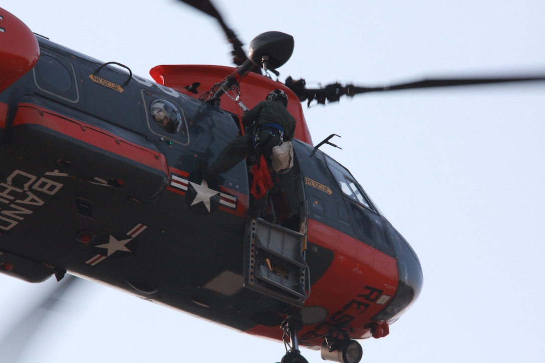 Staff Sgt. Christopher Pierce, a crew chief with Marine Transportation Squadron 1, rappels from an HH-46E helicopter during a rappel training exercise at Marine Corps Outlying Landing Field Atlantic, March 10. VMR-1 conducts rappel training exercises to prepare search and rescue crews for situations where a controlled descent is needed.